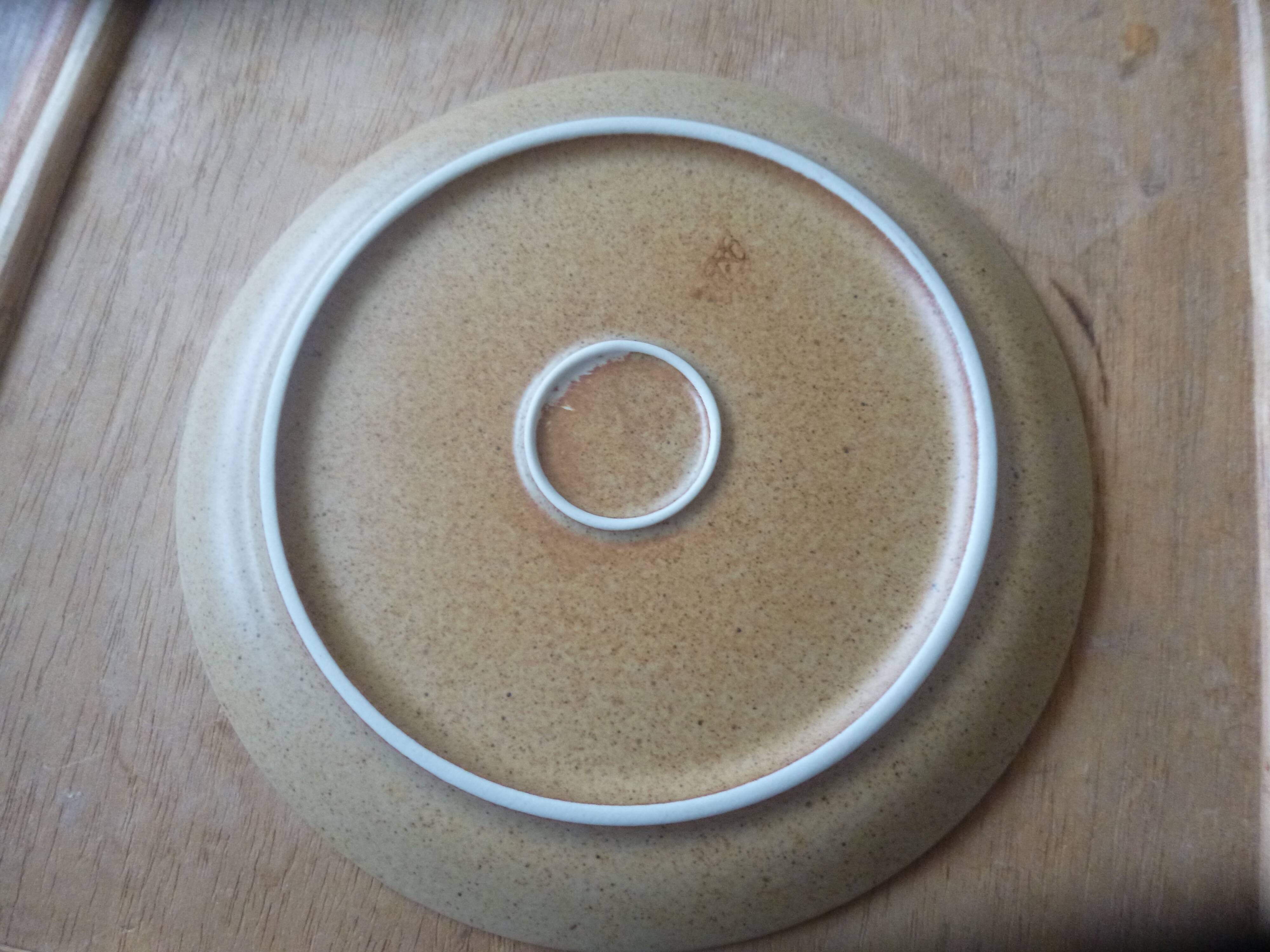 4 stoneware dessert plates