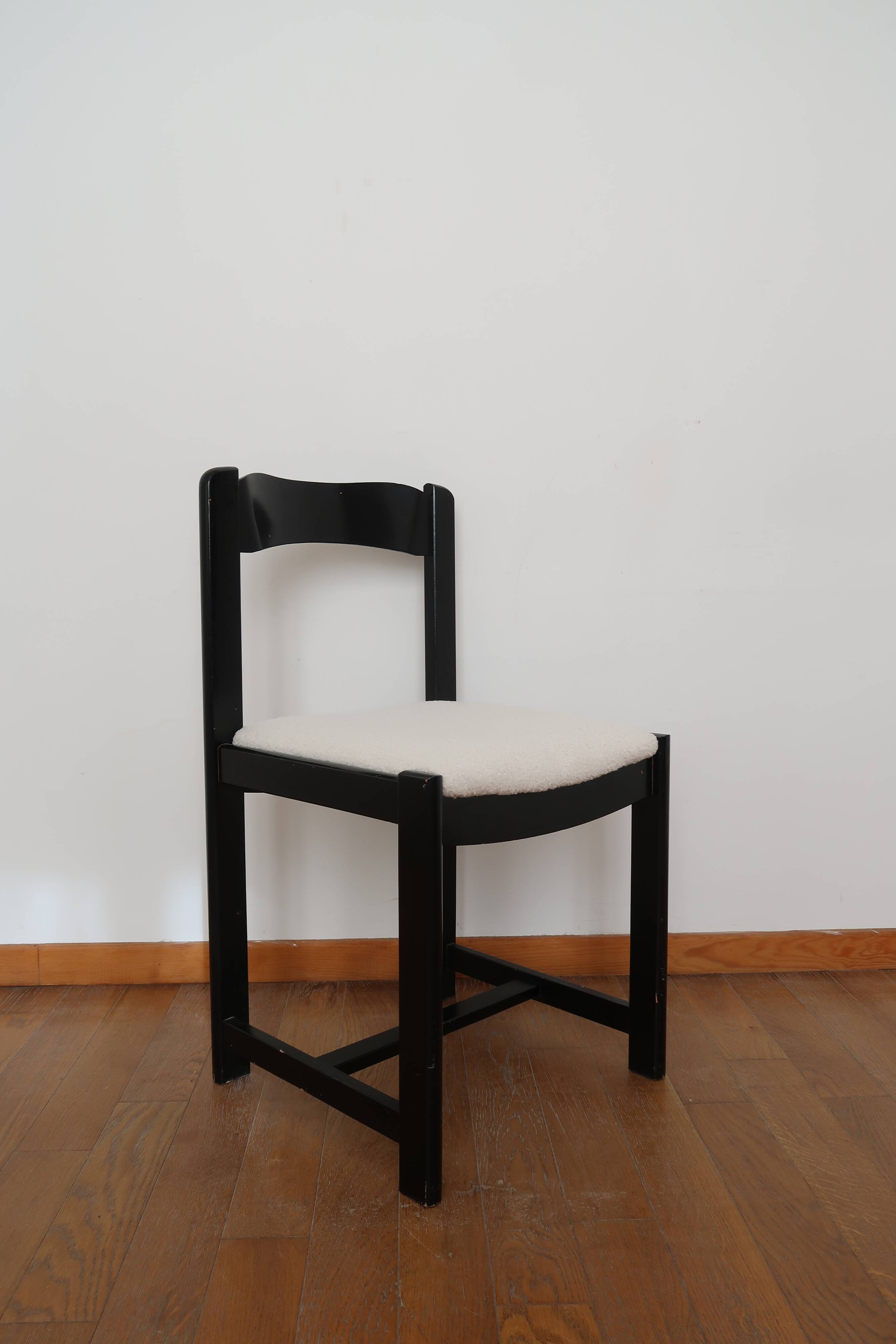6 black lacquered and terry chairs