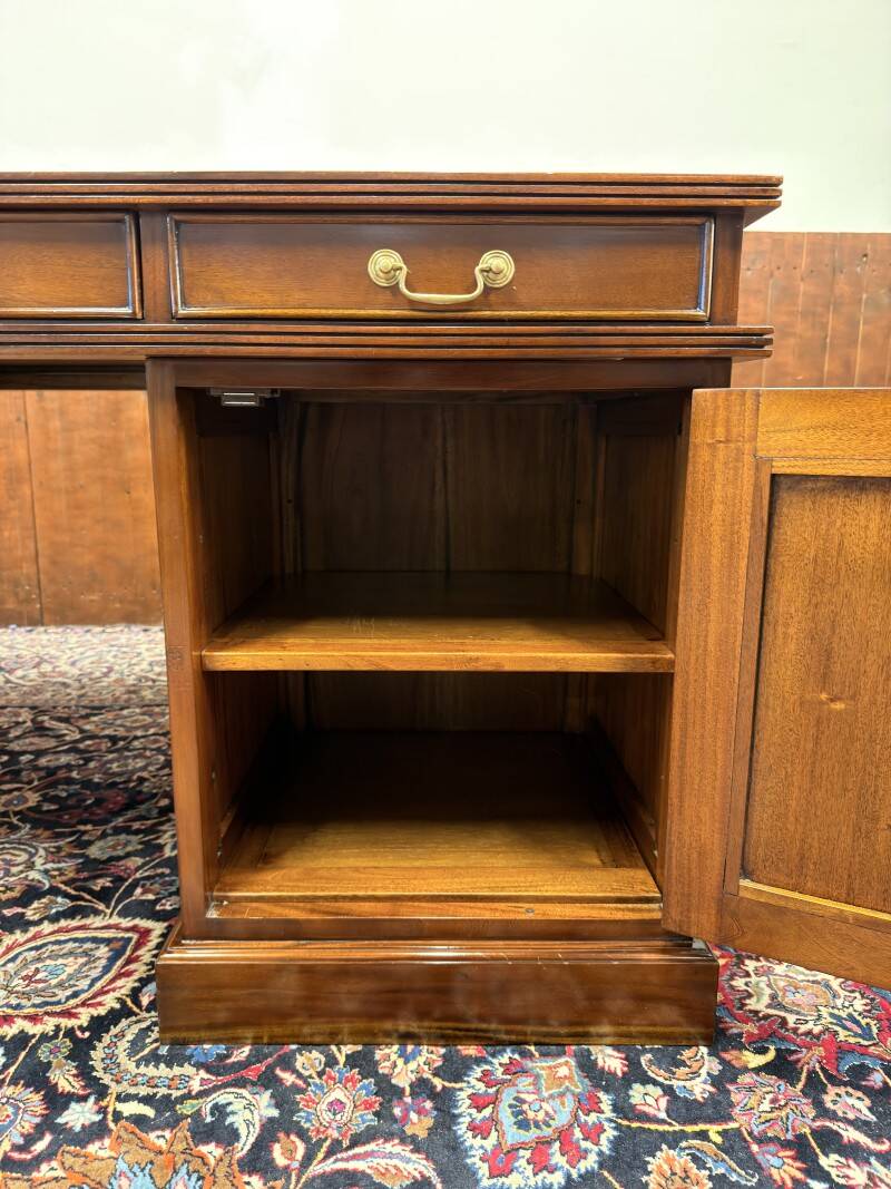 Large English Chesterfield Desk Partnerdesk