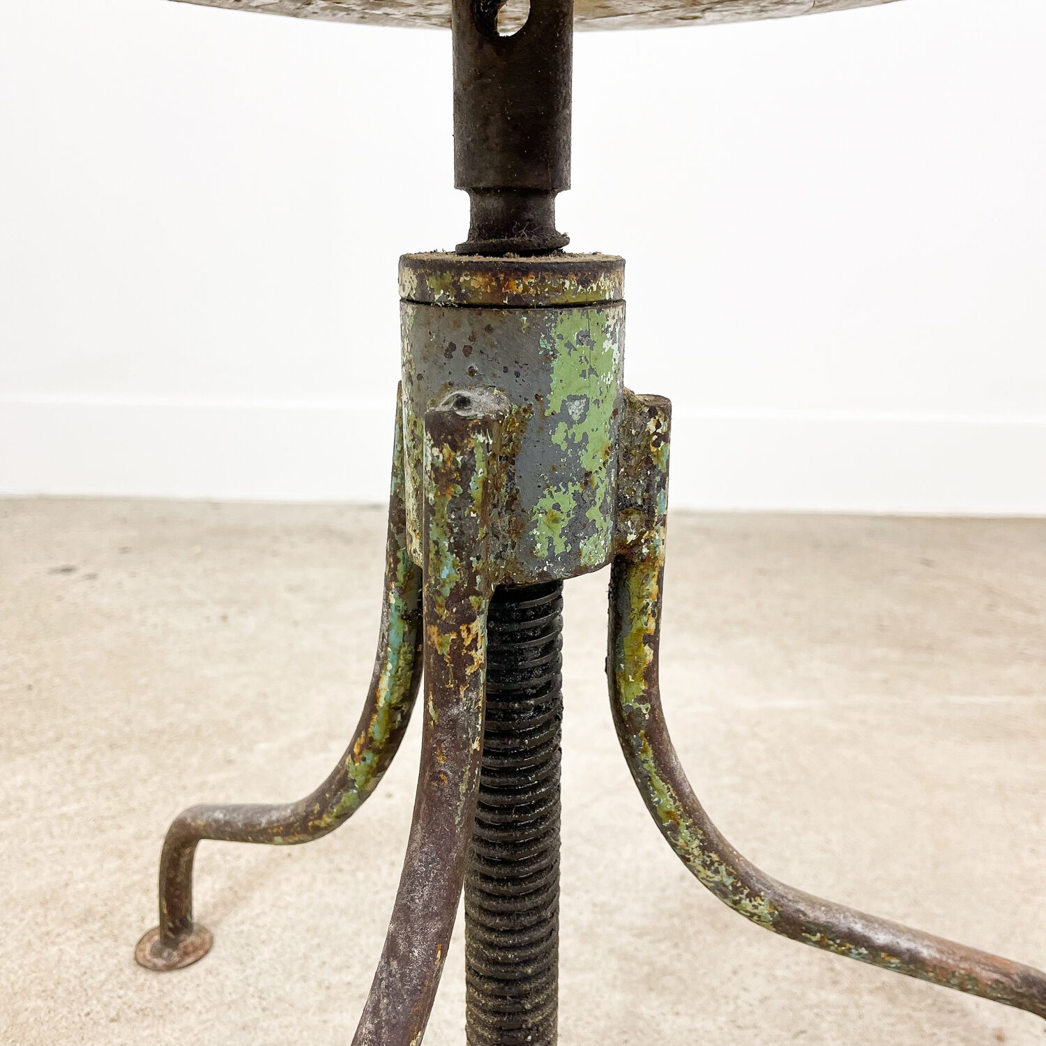 Industrial 3 legged factory swivel stool Green Grey