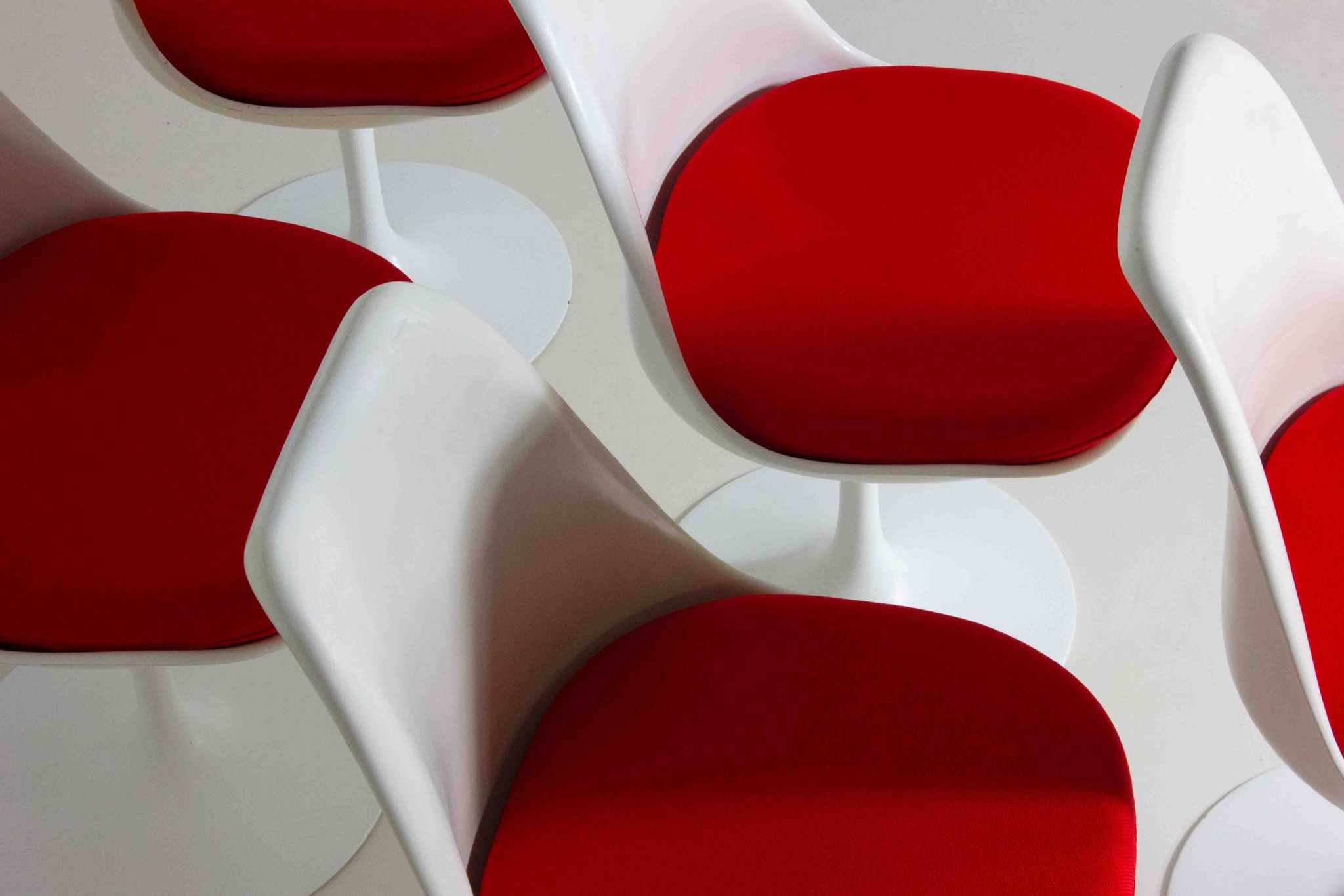 Beautiful set of 5 tulip chairs by Eero Saarinen for Knoll International, 1970s