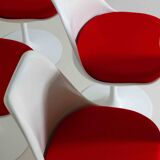 Magnifique ensemble de 5 chaises tulipes par Eero Saarinen pour Knoll International, années 1970