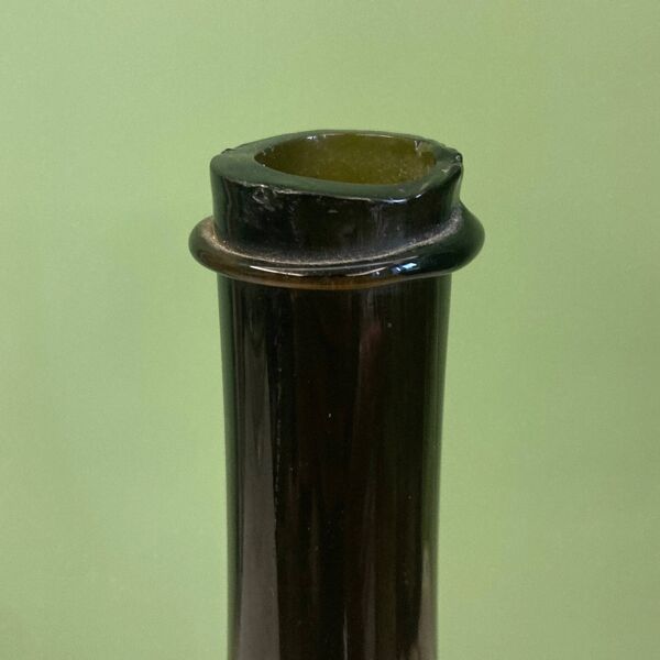 Bouteille ancienne 18ème en verre soufflé