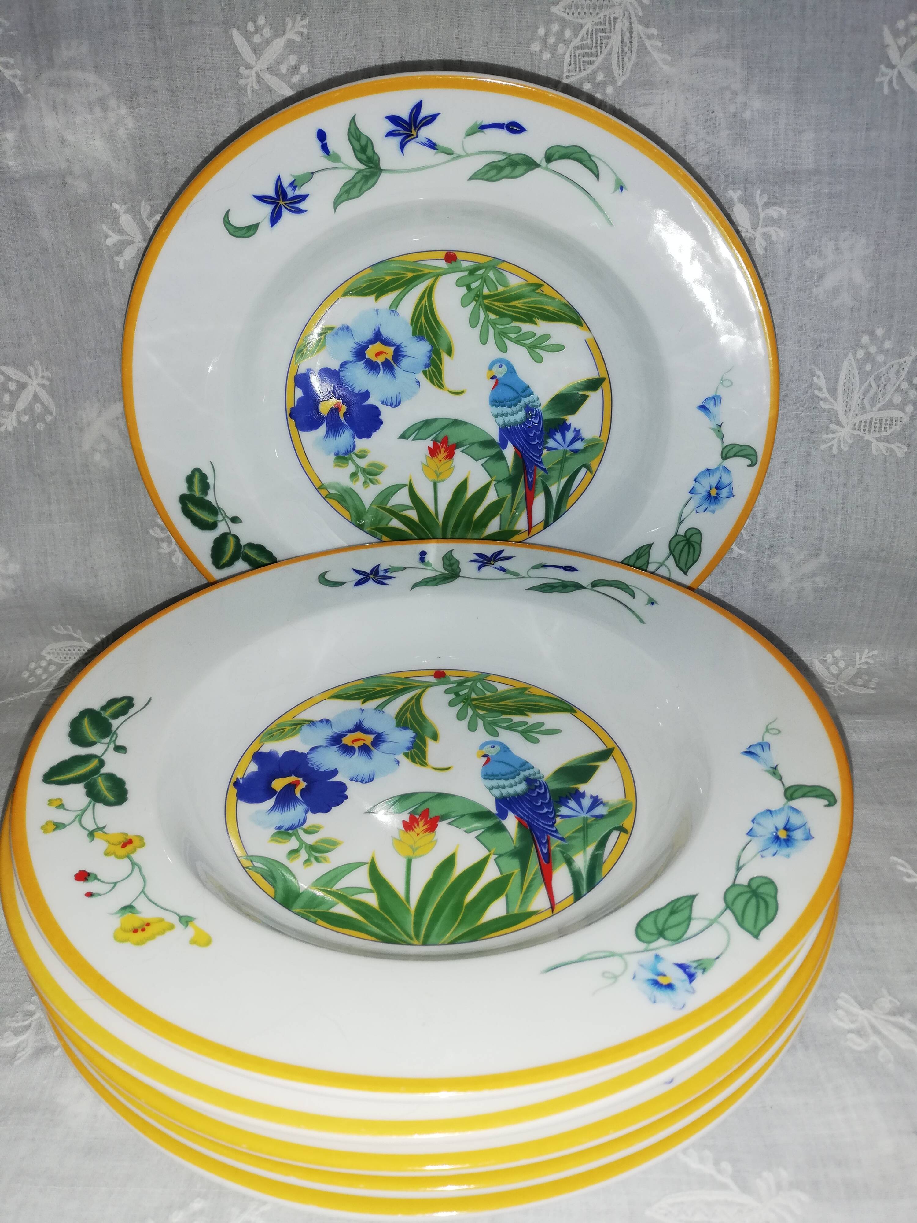 Set of 6 hollow plates model Ara