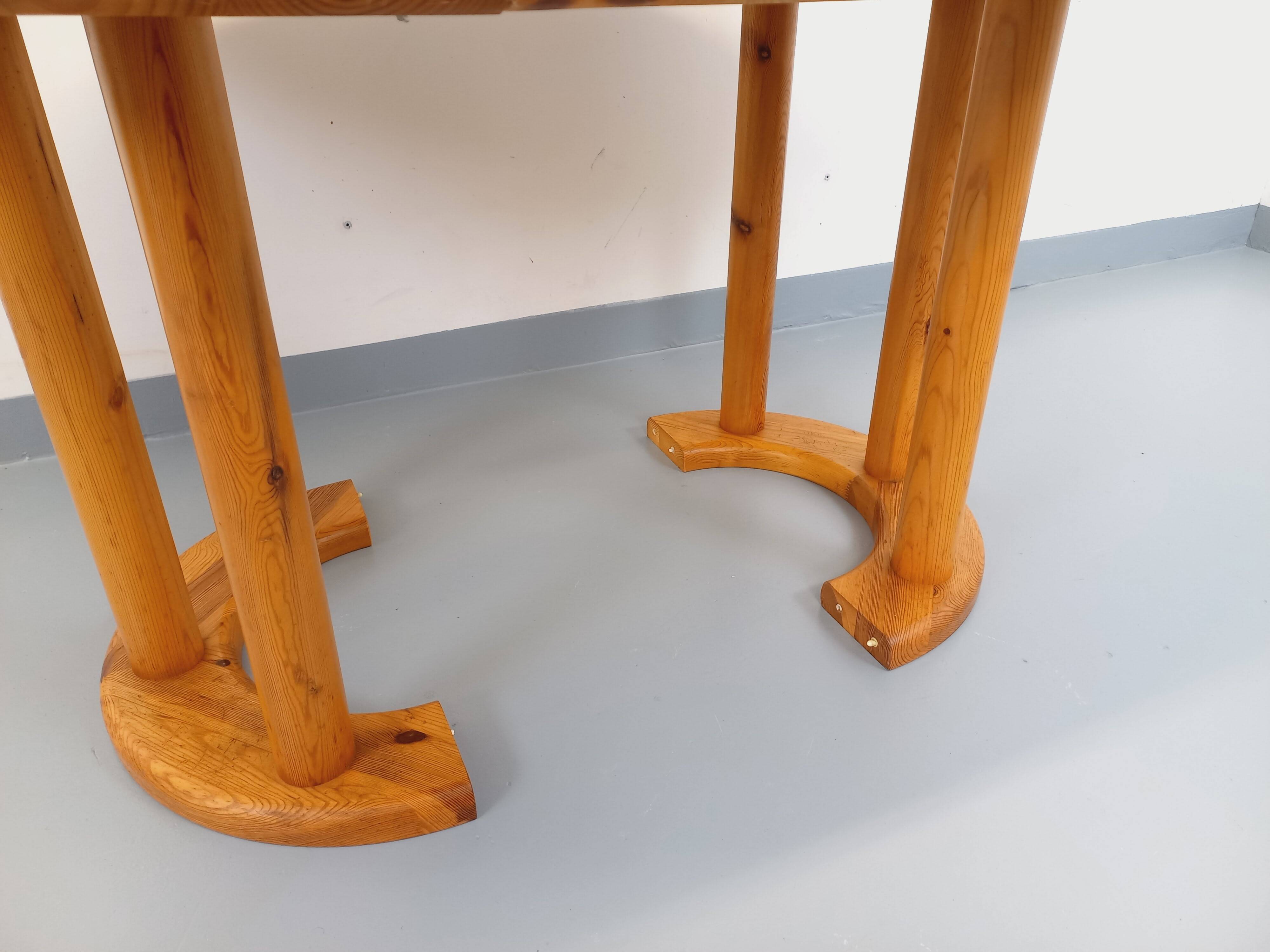 Vintage Scandinavian round dining table by Rainer Daumiller in pine from the 1960s.