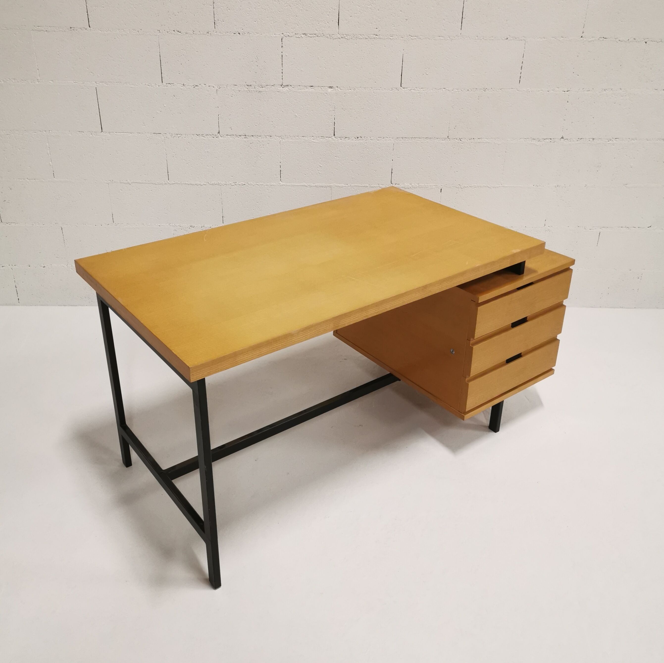 Bureau de Pierre Guariche Les Huchers Minvielle 1960