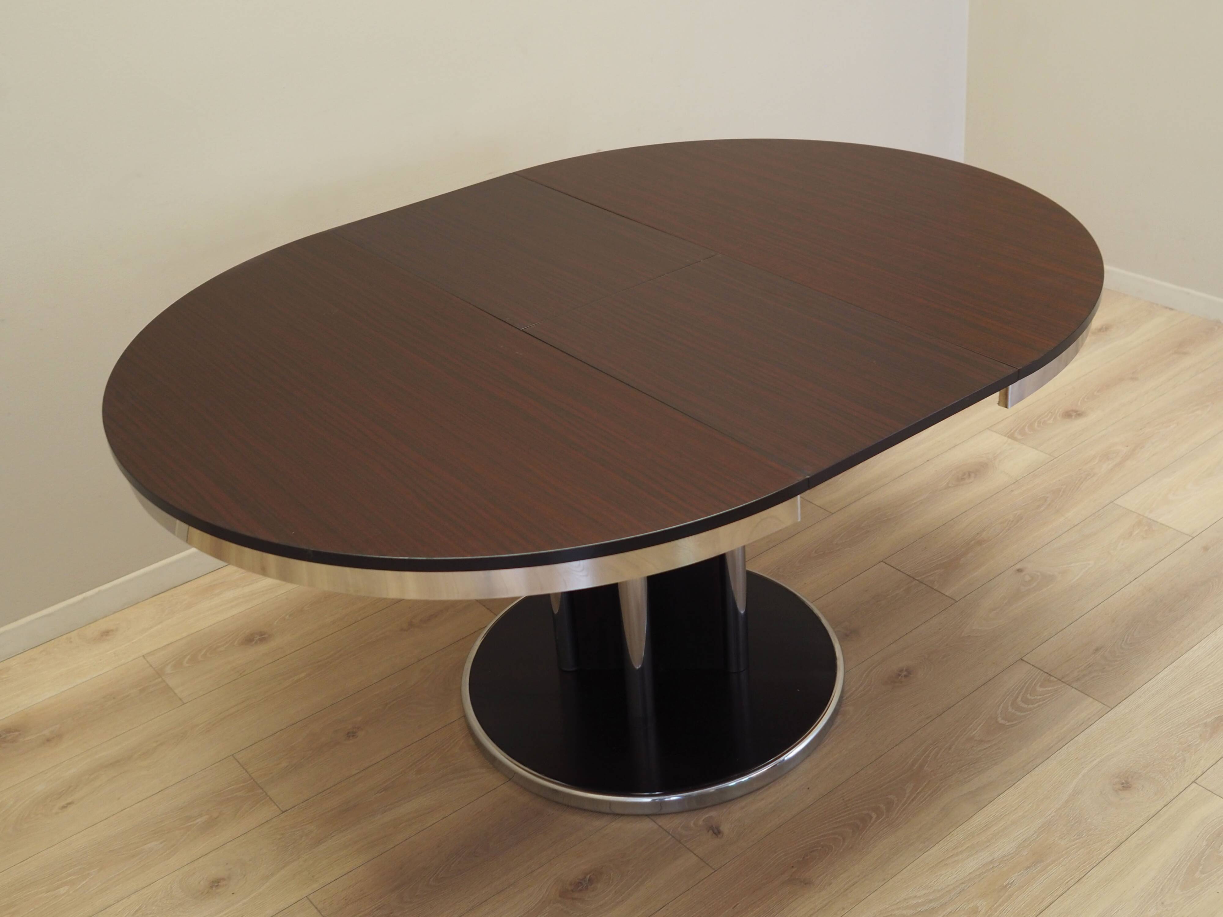 Extendable round table, Italy, 1970s