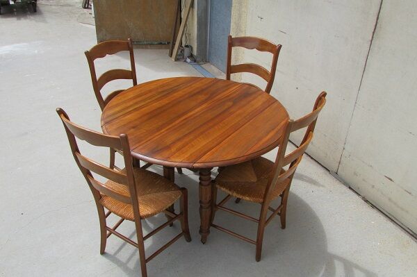 Table 6 feet with flap, opening on 2 extensions, Walnut