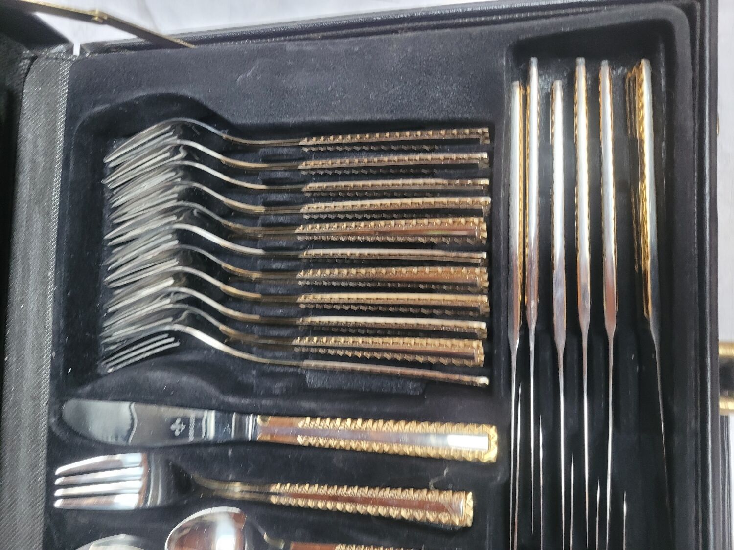 Ménagère 69 pièces 23 carats doré