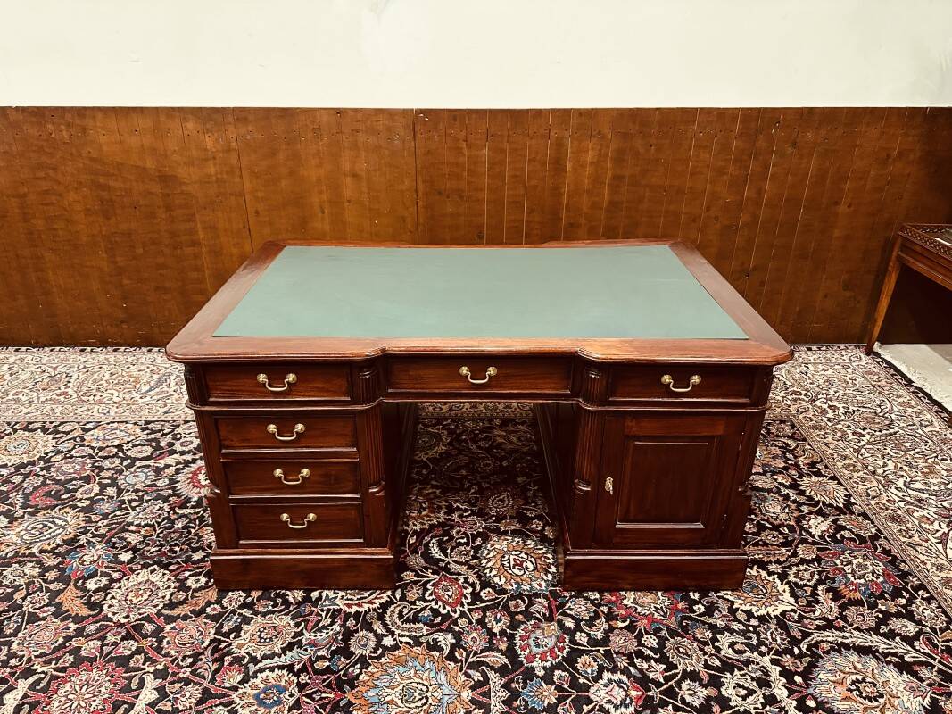 Classic English Desk Partnerdesk