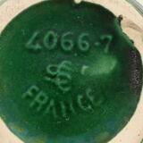 Pichet vert vintage en faience de St clement decor de panier fleuri