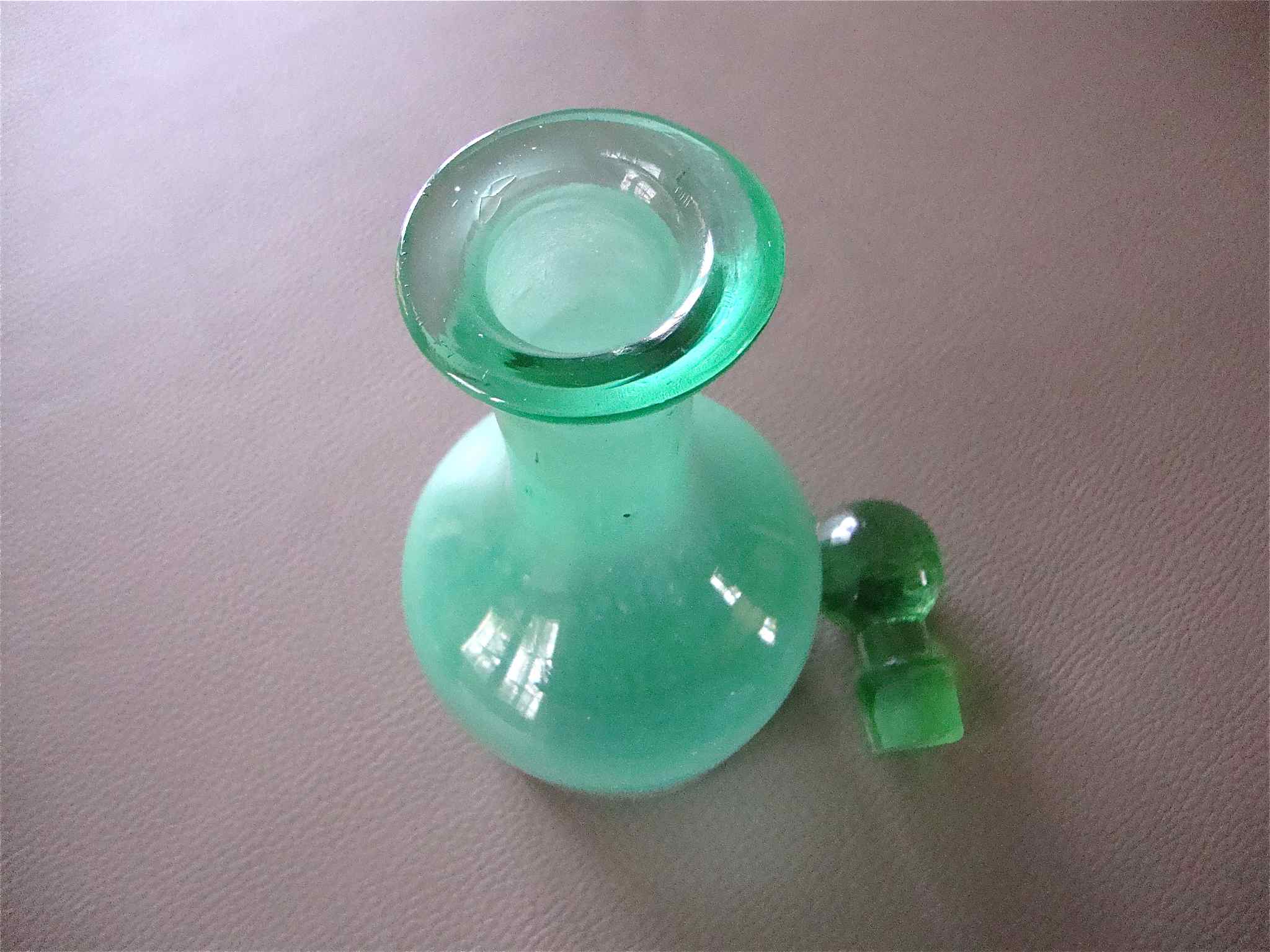 Blown glass bottle