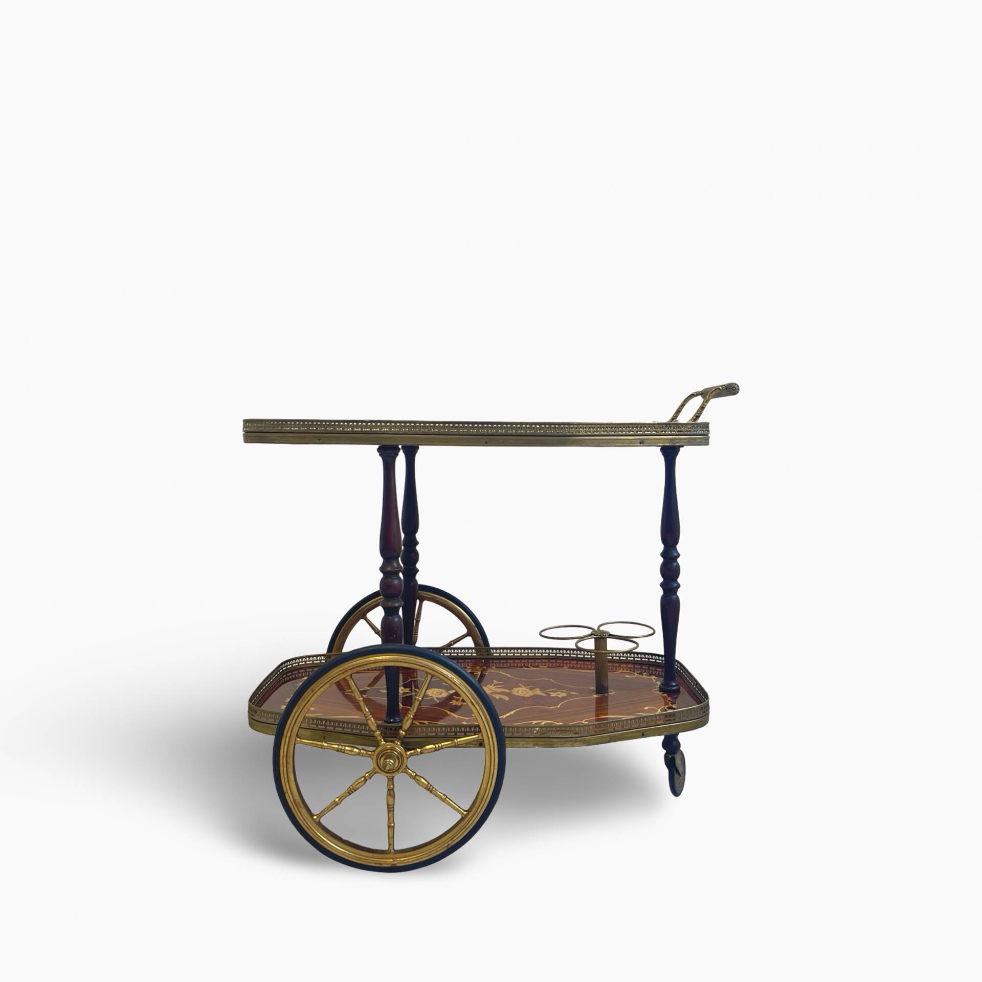 Chariot de bar en marqueterie de style Hollywood Regency italien présente des motifs floraux complexes.