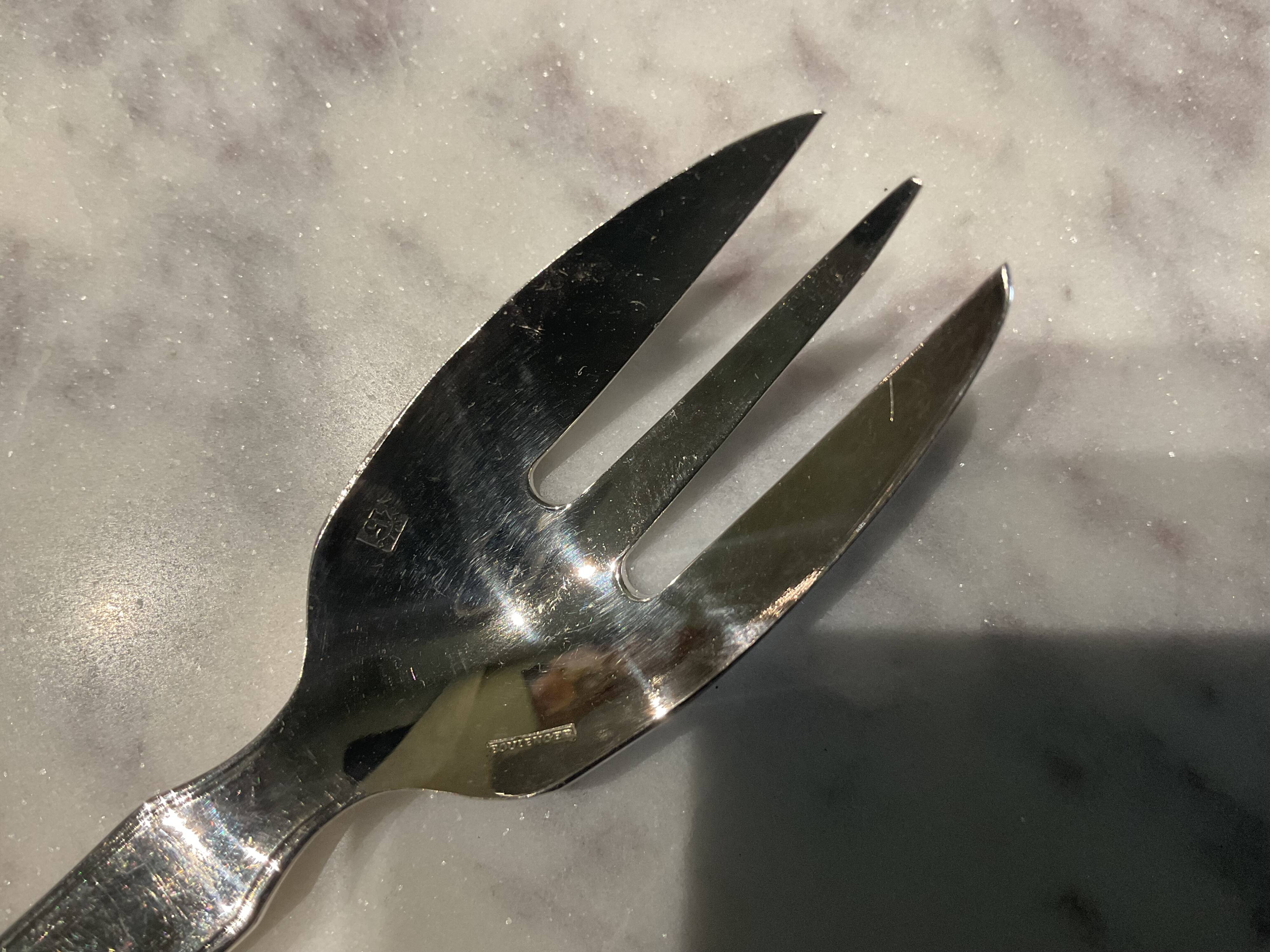 Coffret 12 fourchettes à huîtres . Métal argenté. Boulenger