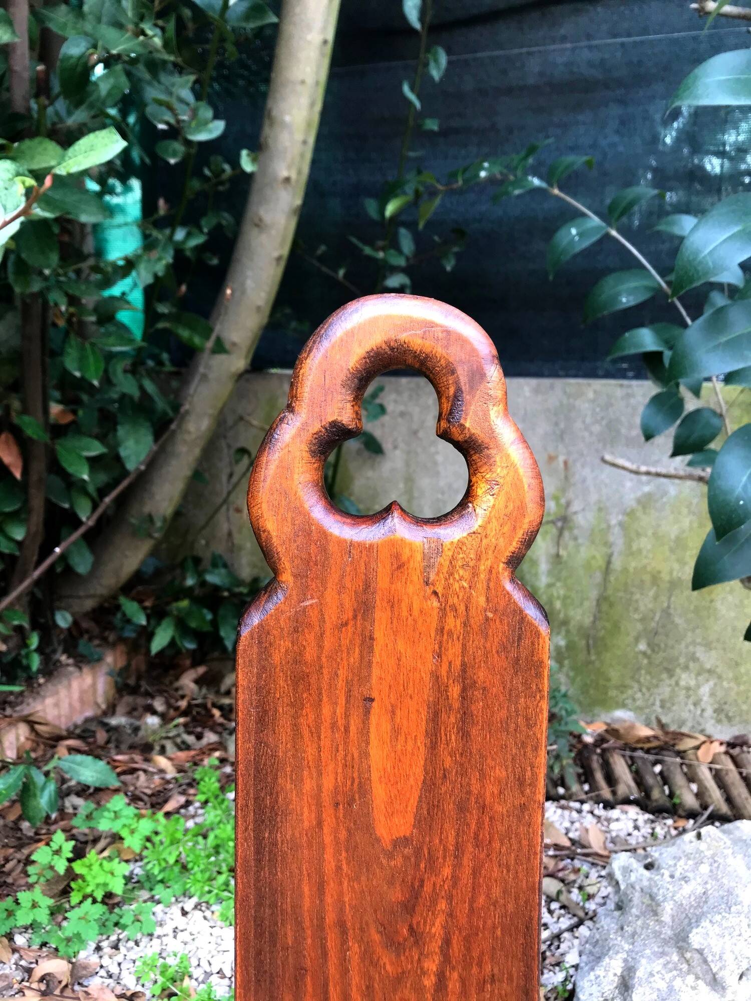 Chaise vintage tripode en bois et cuir années 60