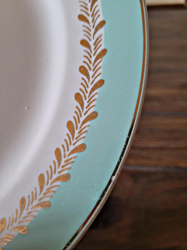 Flat plates Lunéville Pierrefonds, gilding and golden foliage
