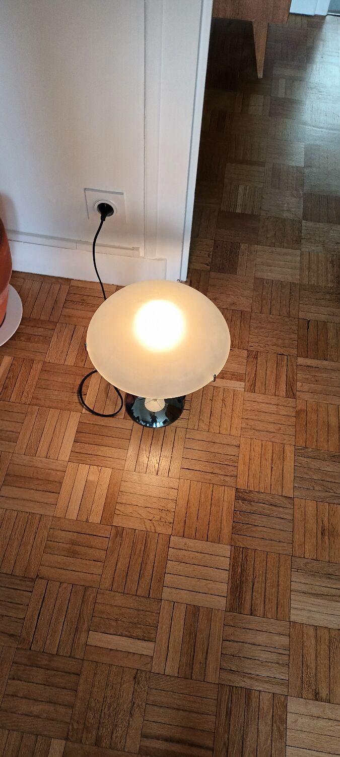 Vintage liner mushroom lamp