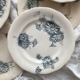 7 assiettes à dessert en terre de fer "Marguerite" faïencerie Nouvelle Givors