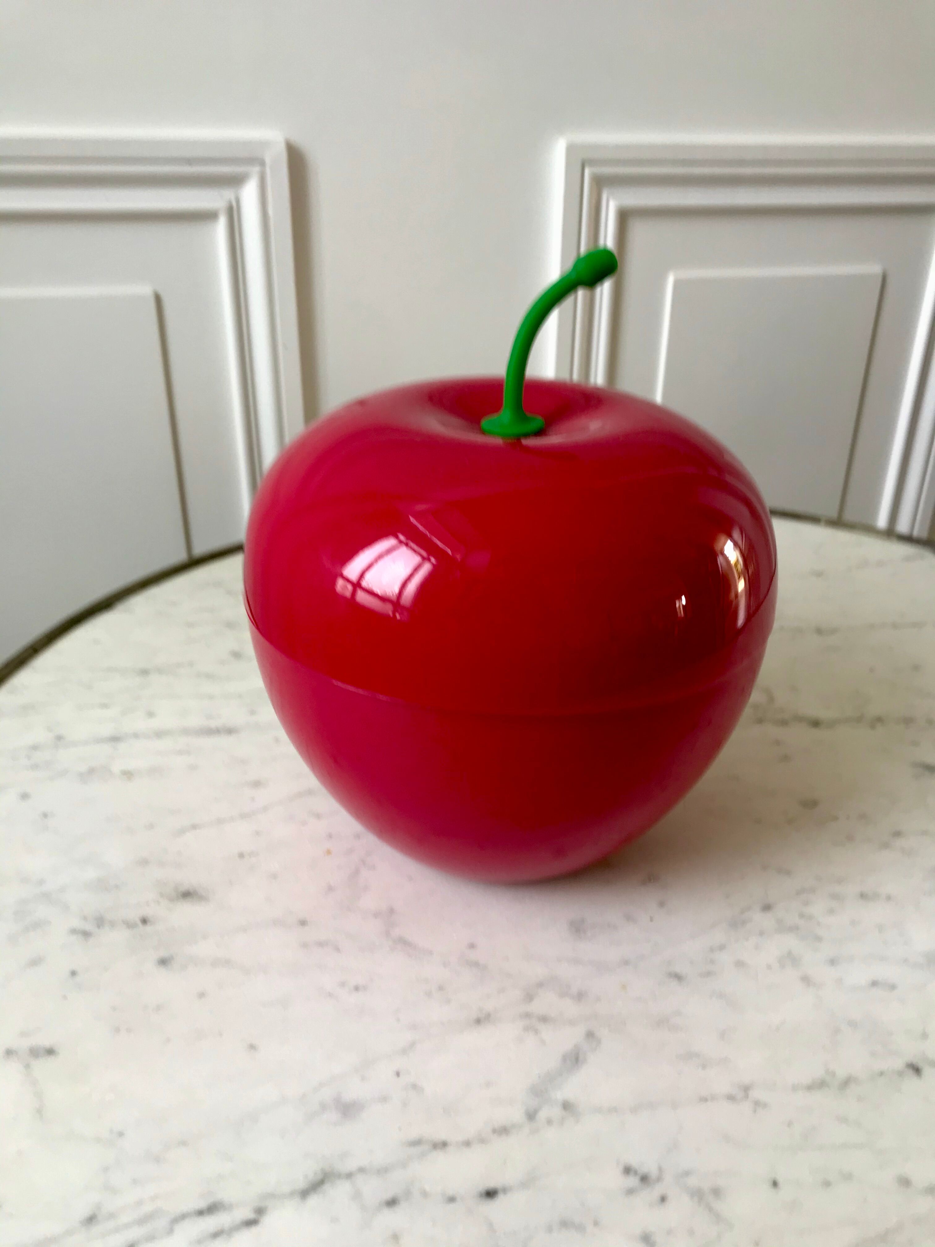 Red ice cube apple 70s