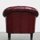 Fauteuil club Chesterfield et table d'appoint en cuir de vache rouge