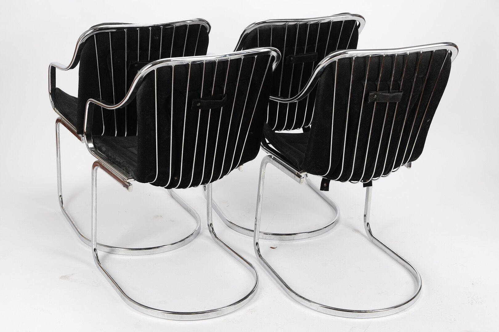 4 chaises en métal chrome, Cidue, Italie , 1980s.