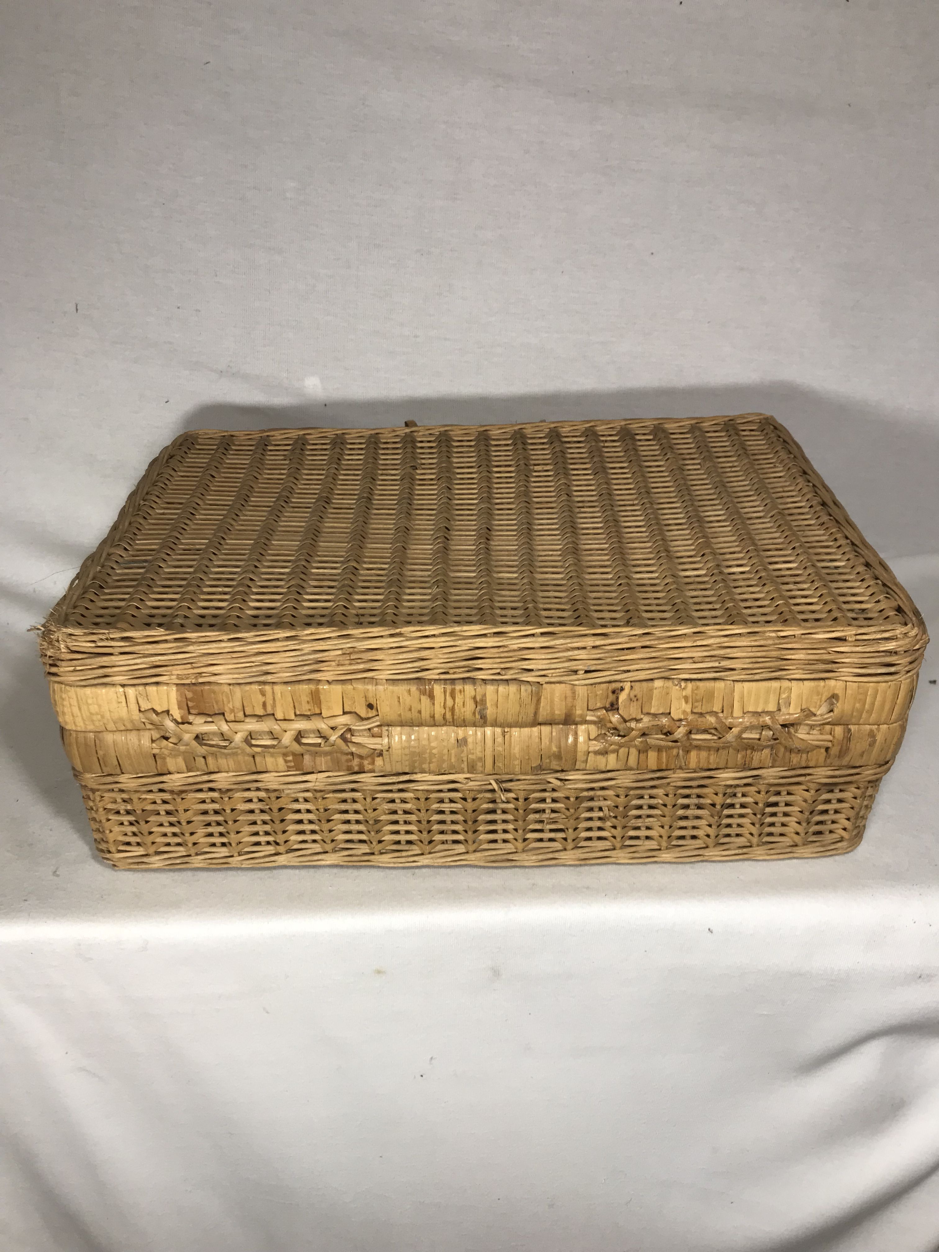 Old picnic basket 60s rattan wicker vintage