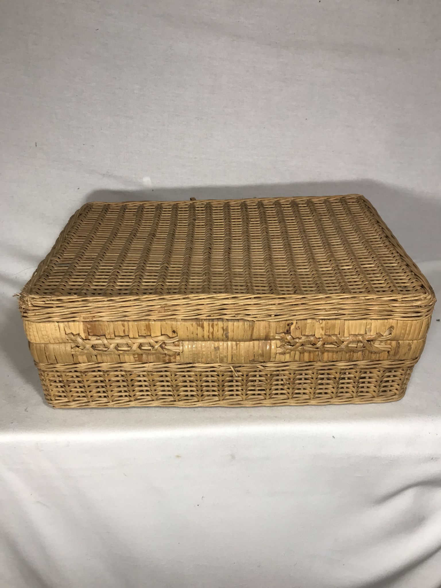 Old picnic basket 60s rattan wicker vintage