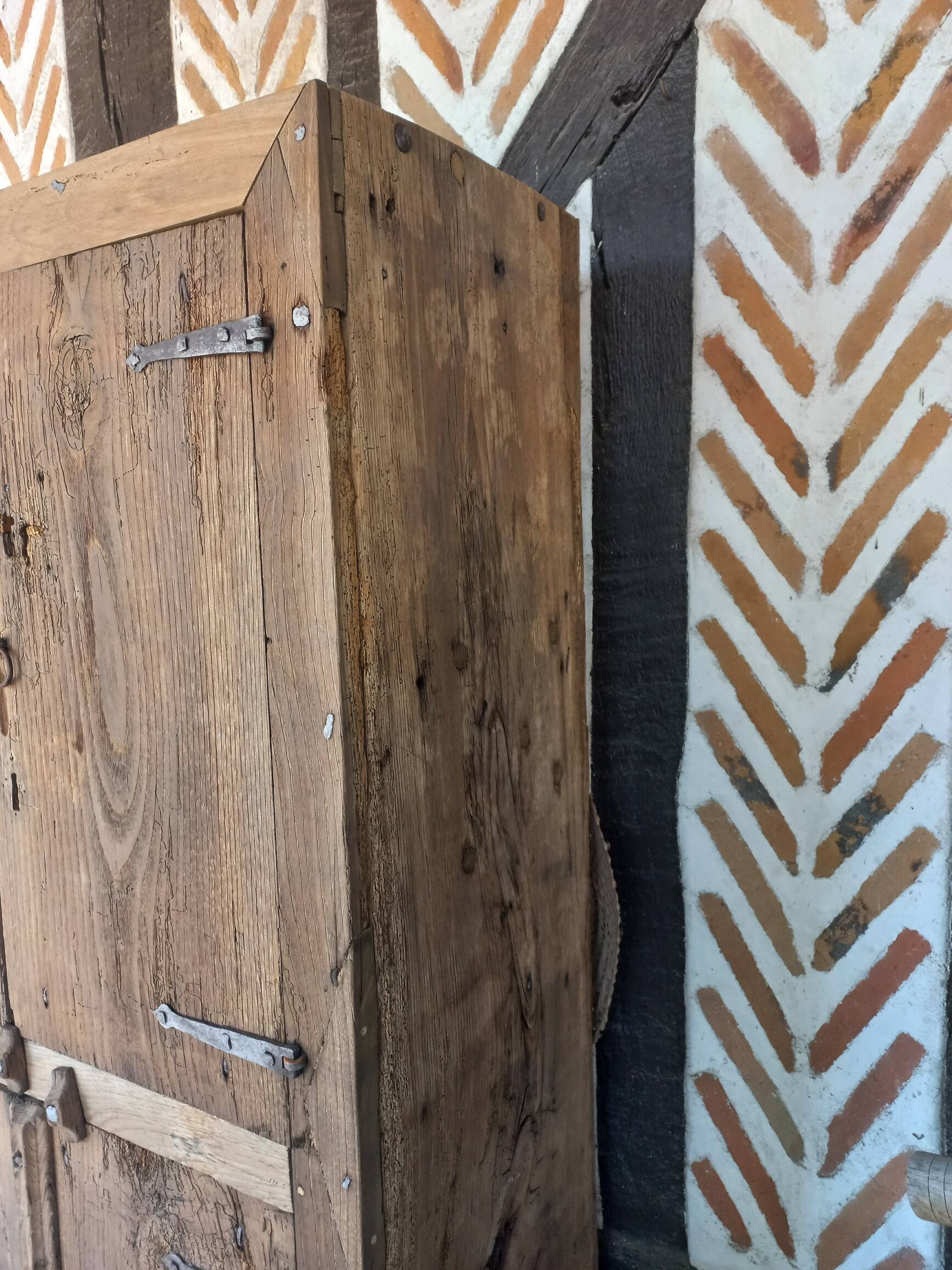 Armoire de montagne primitive