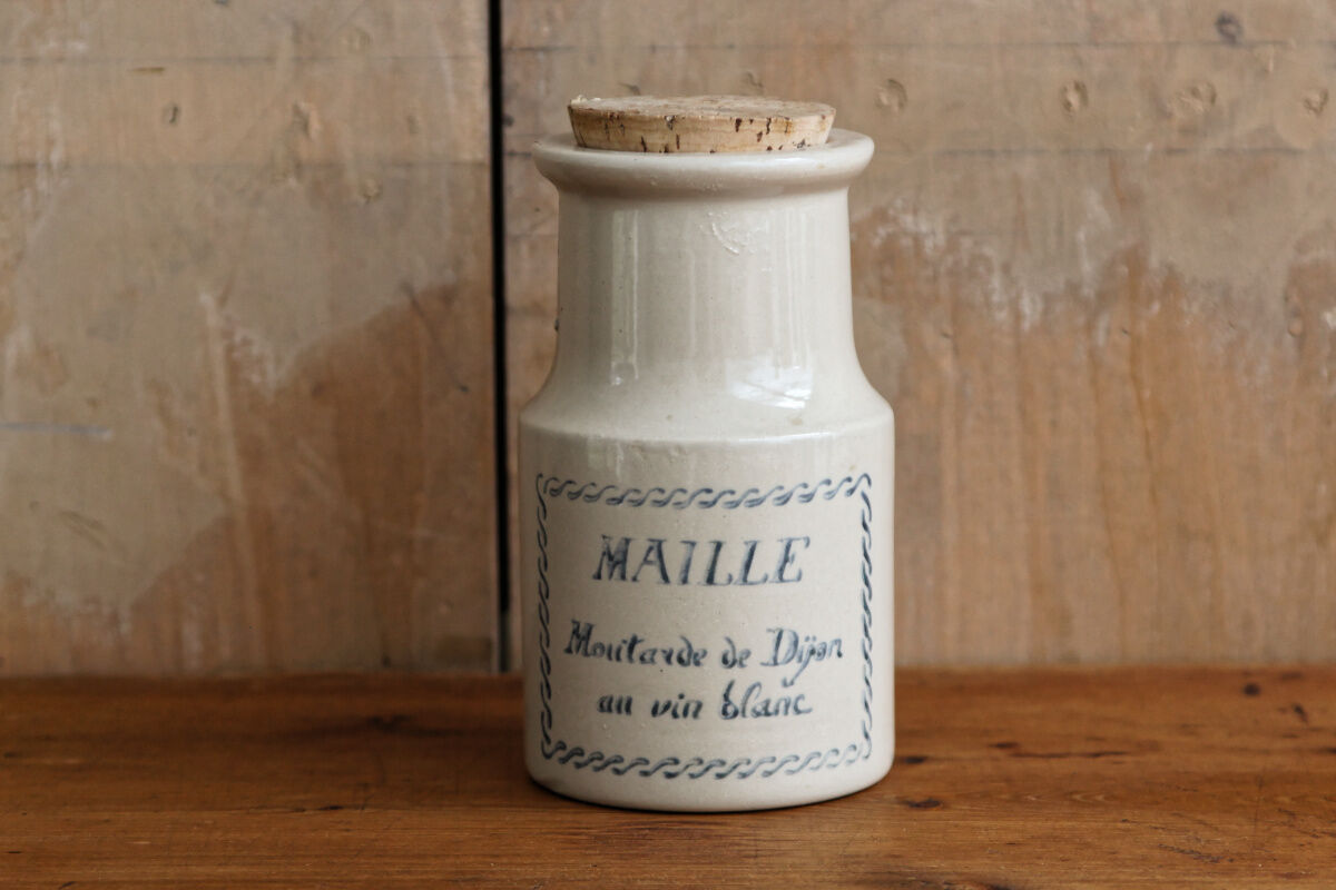 Old mustard pot Mesh sandstone