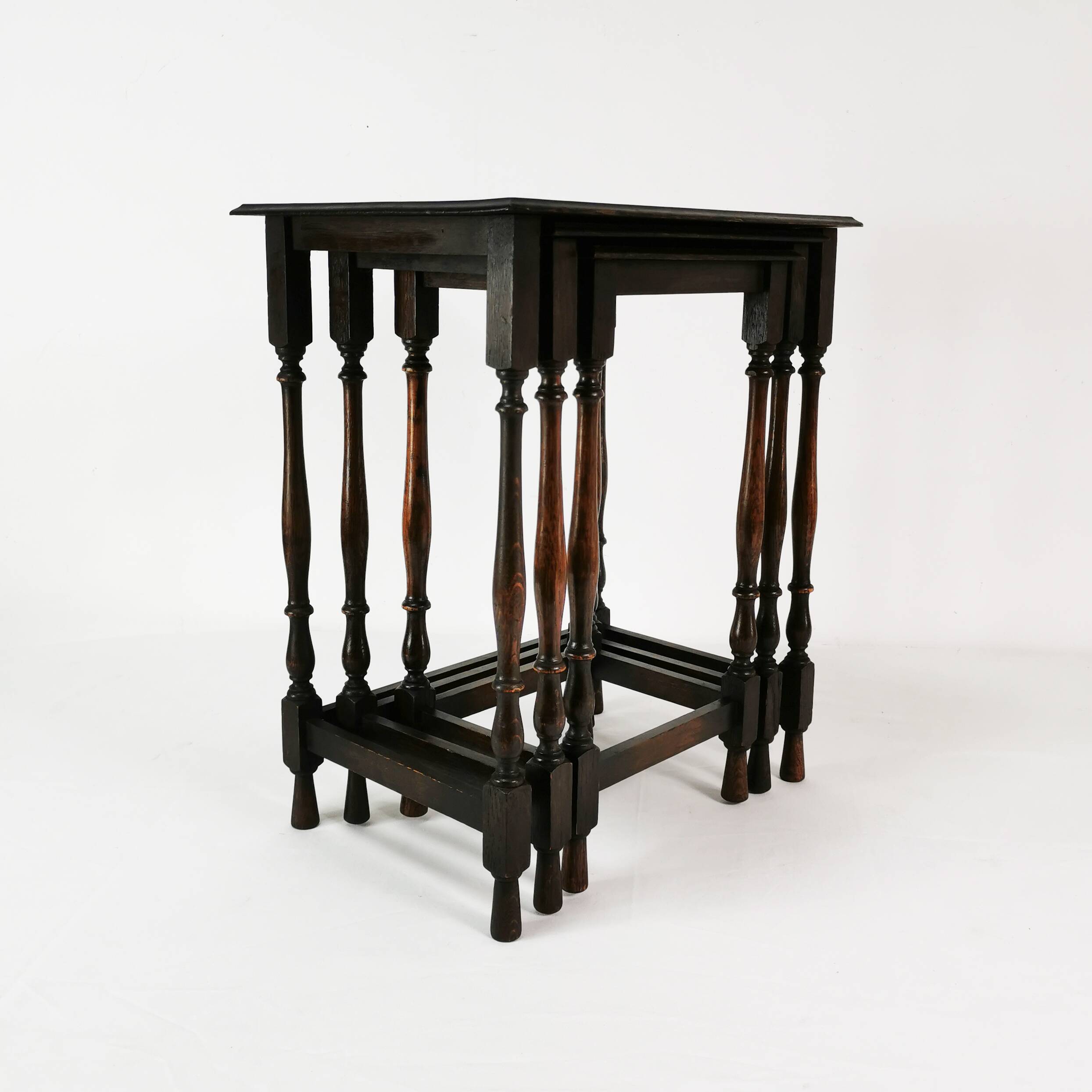 Table gigognes ancienne, Angleterre vers 1920.