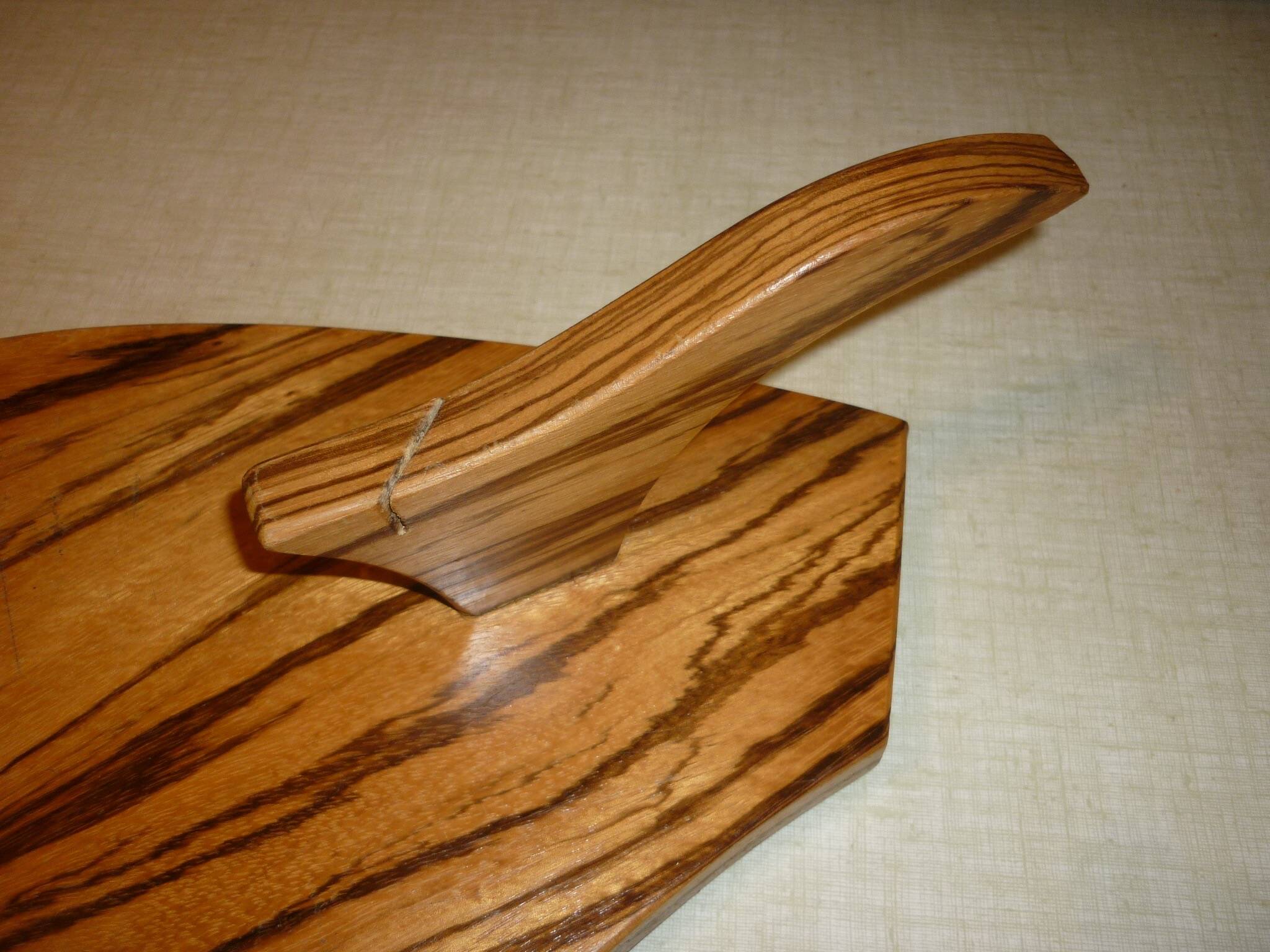 Veined wood cheese board