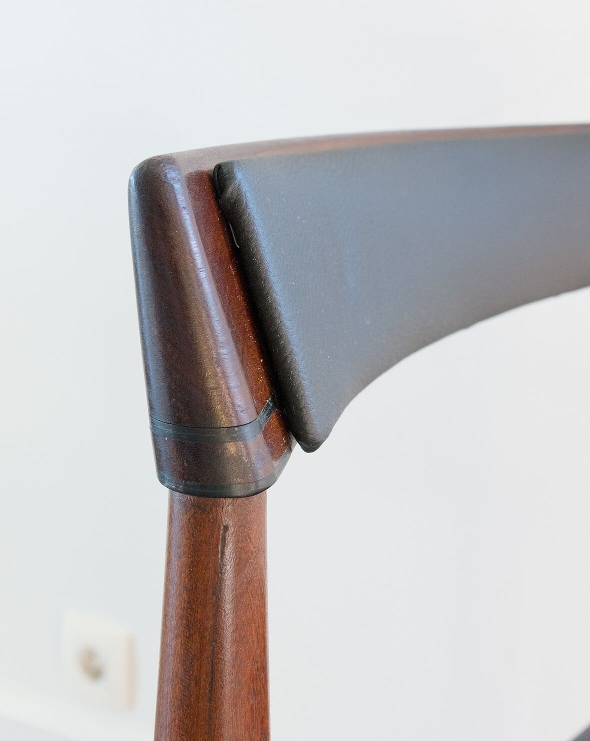 Hans Olsen tripod chair