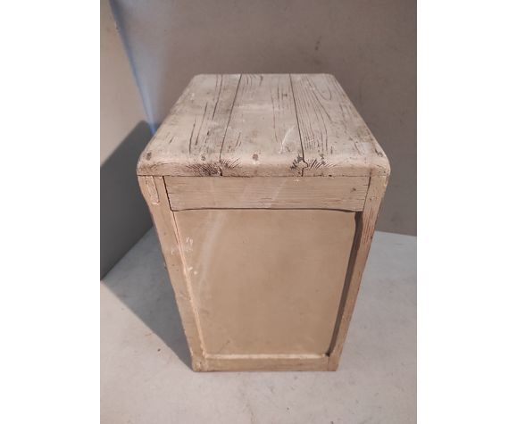 Medicine cabinet in vintage grey patinated wood and red cross