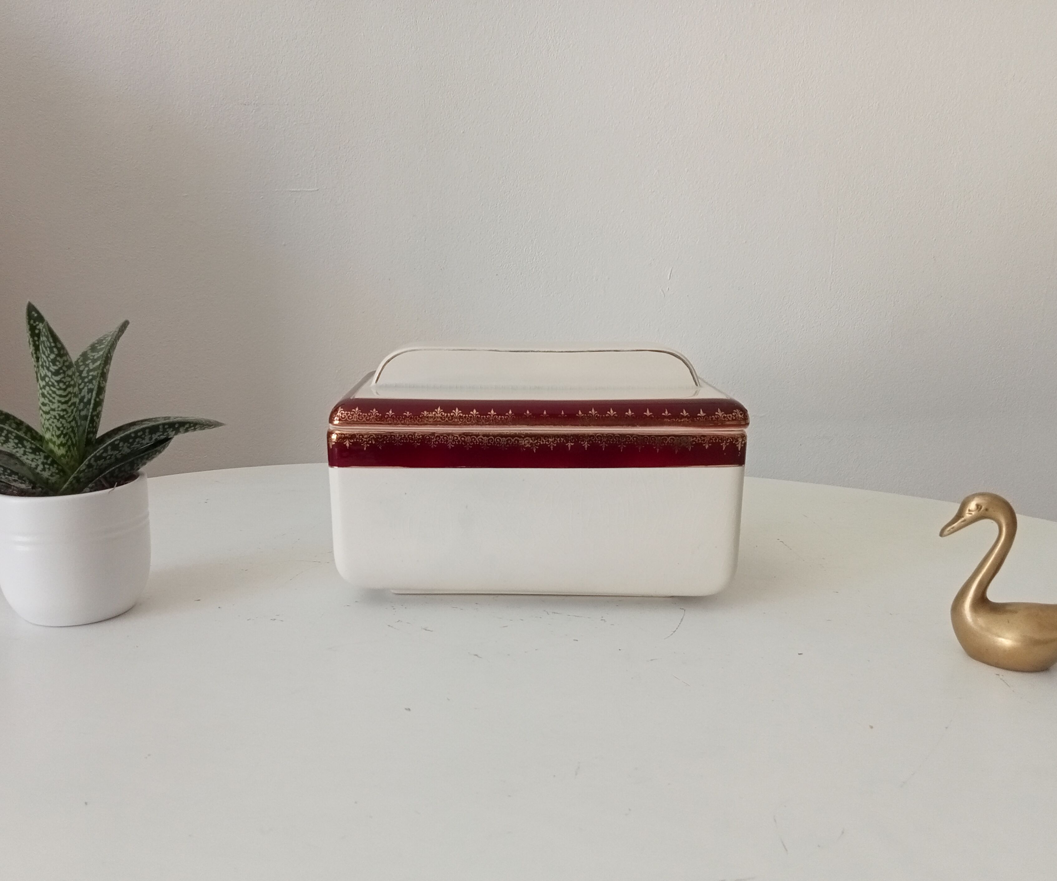 Art Deco bonbonnière from the 1950s, Digoin porcelain.