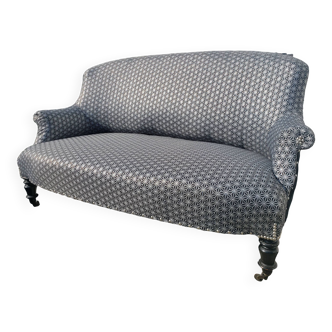 Toad sofa