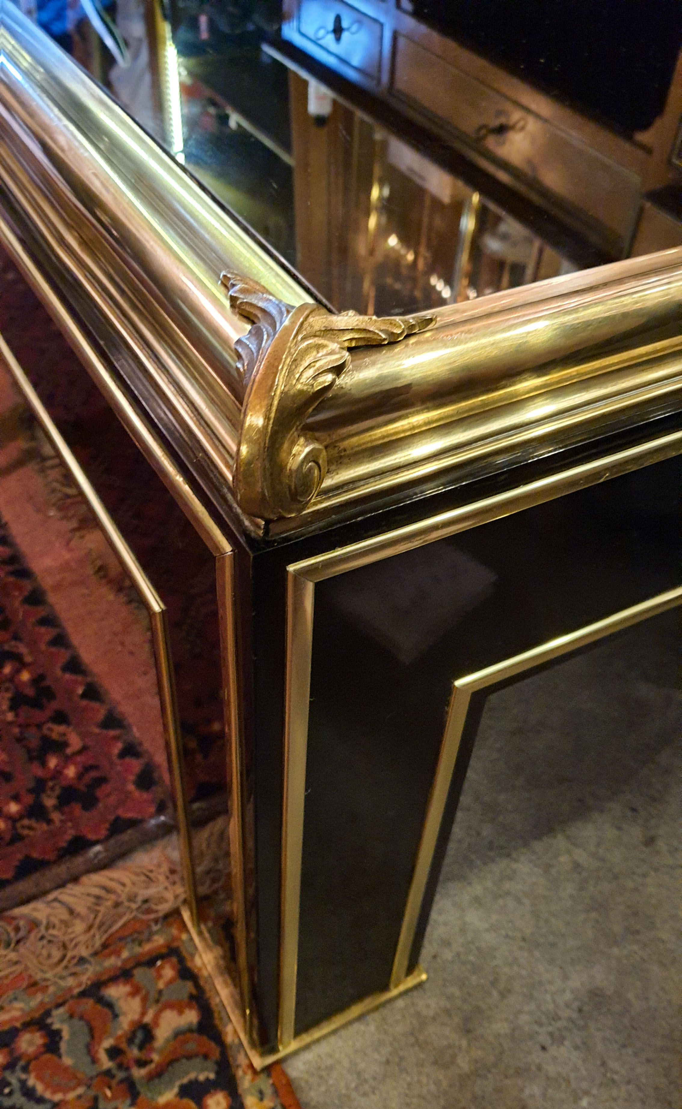 Table basse 1980 laquée noire laiton doré et verre 140cm