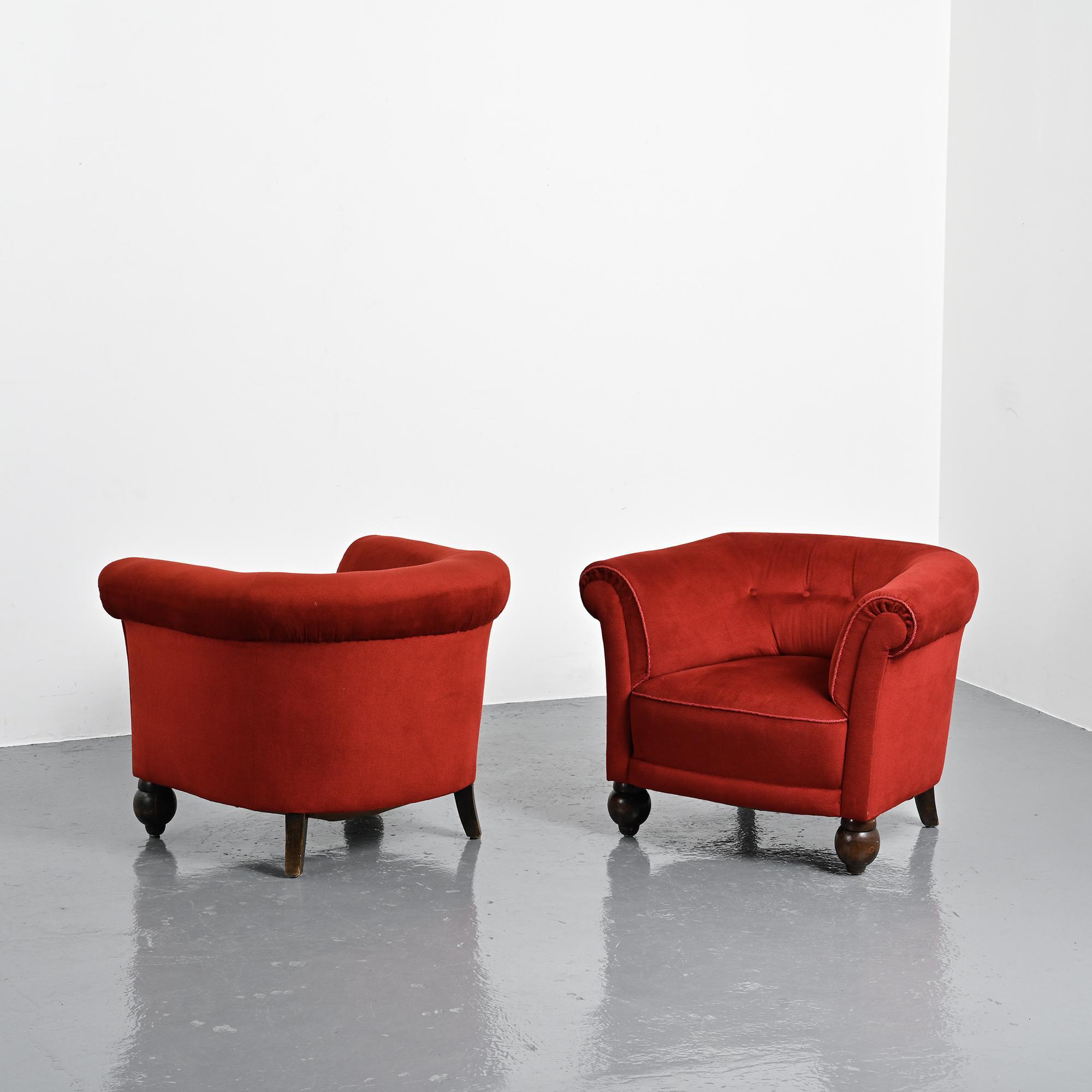 Paire de fauteuils en velours rouge, travail Art Déco, France, années 1920