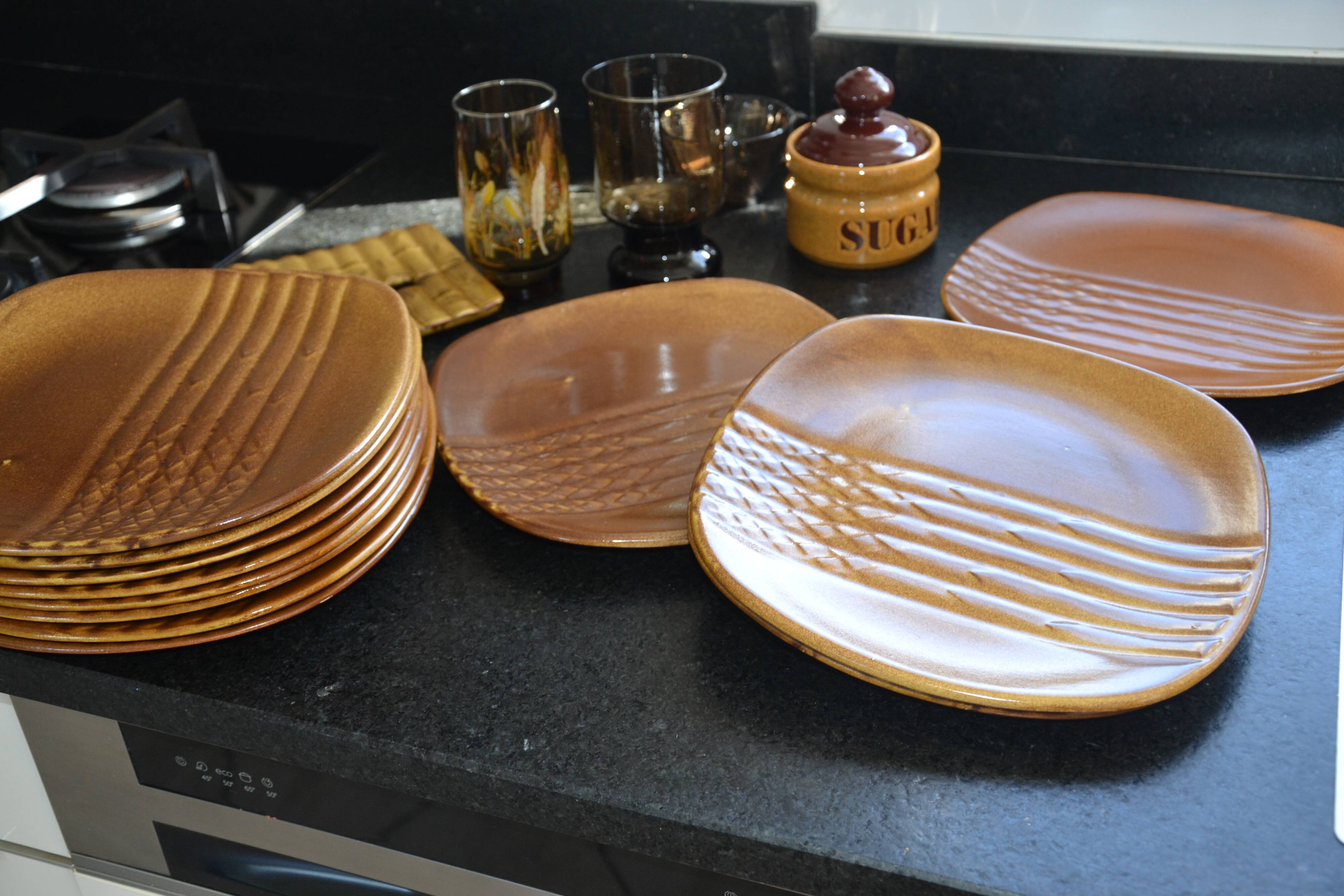 12 flat/asparagus plates from the 70s-80s