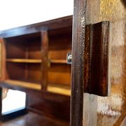 Vitrine vintage en bois avec verre jaune