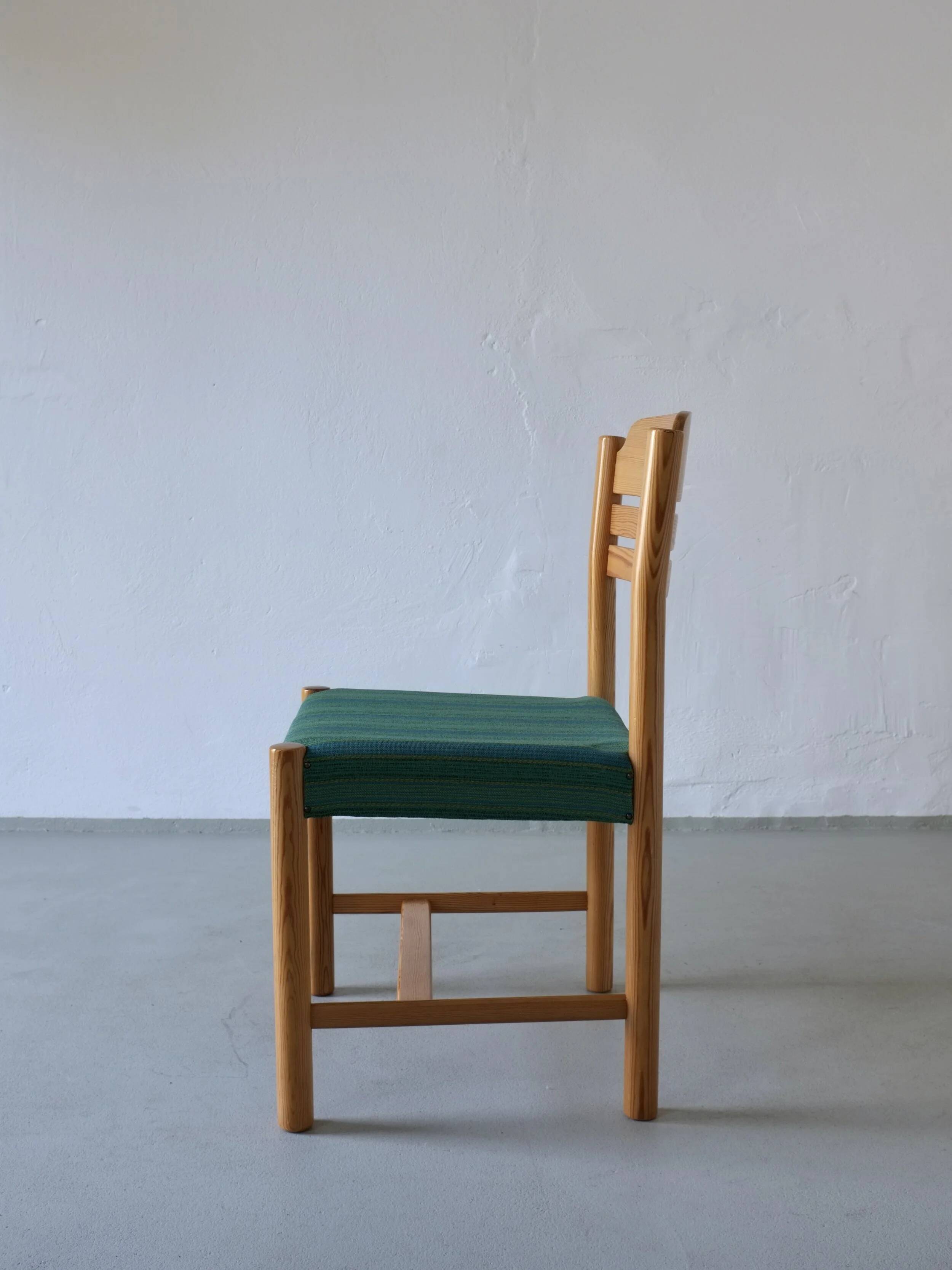 Scandinavian pine dining chairs | set of 8 | 1960s
