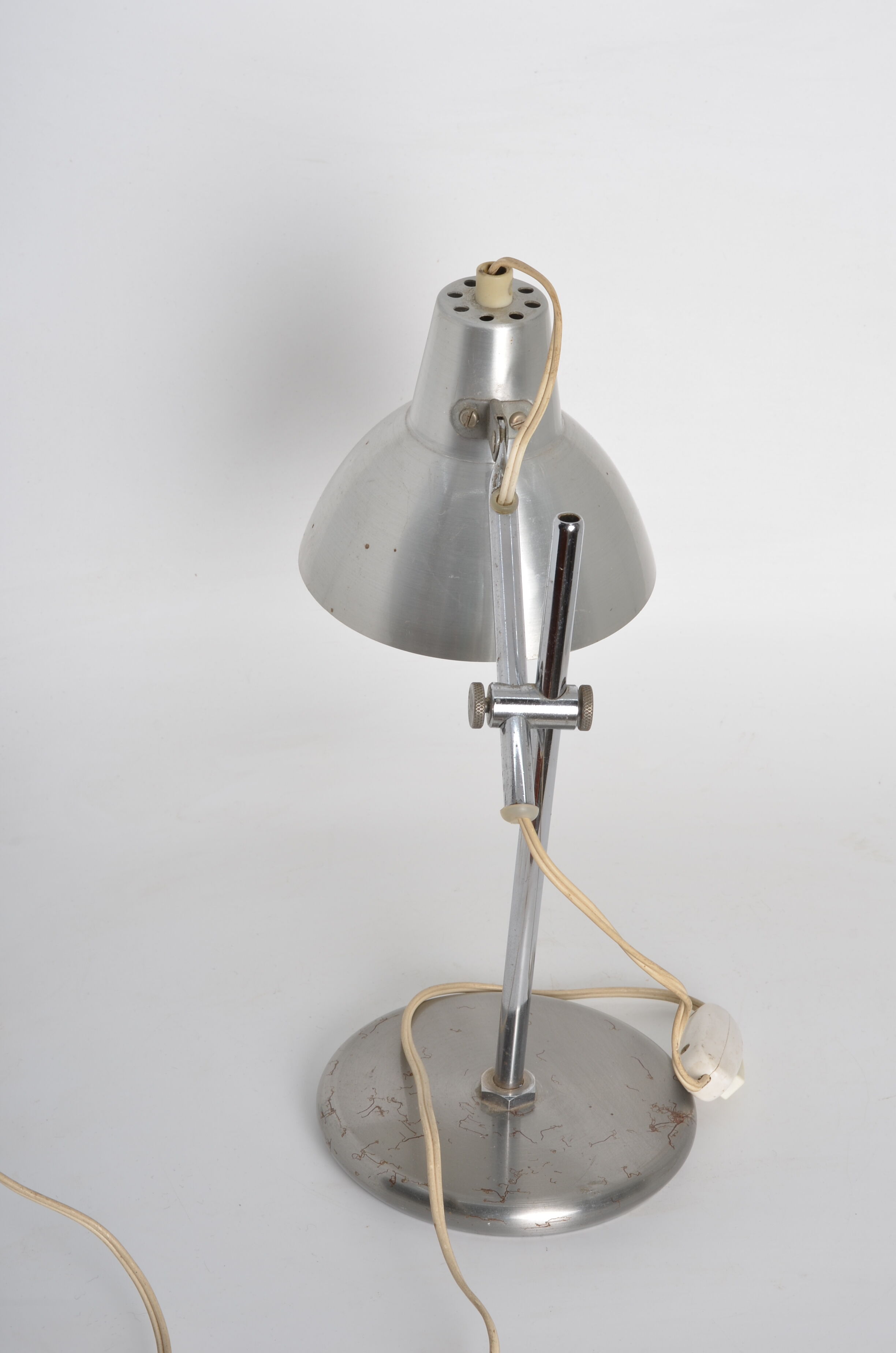 Articulated aluminum lamp