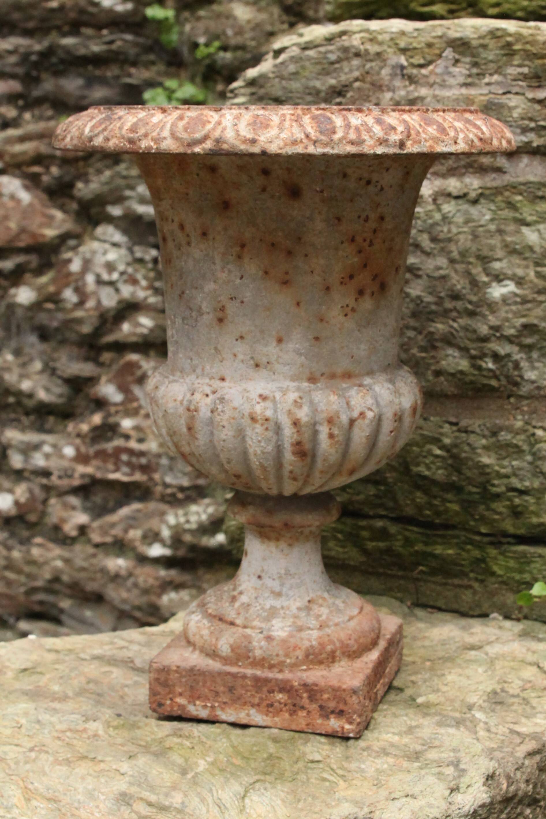 Vase Medicis en fonte