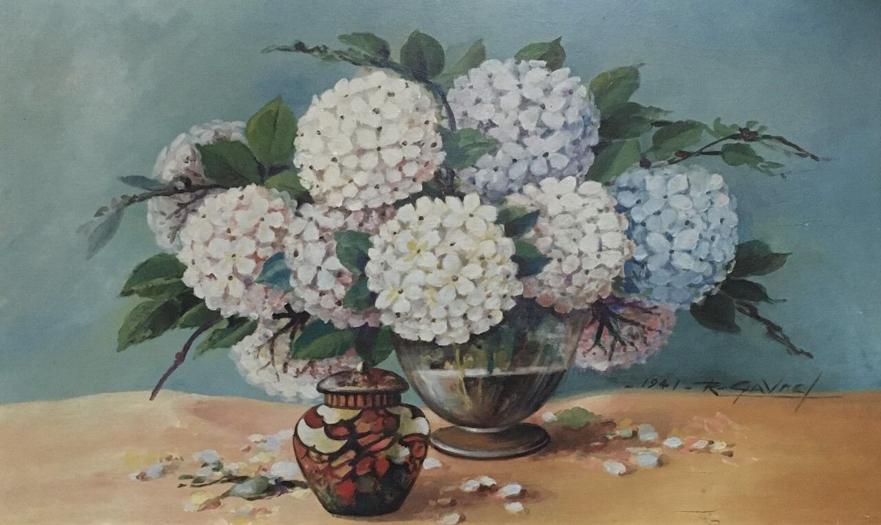 Table bouquet of hydrangeas