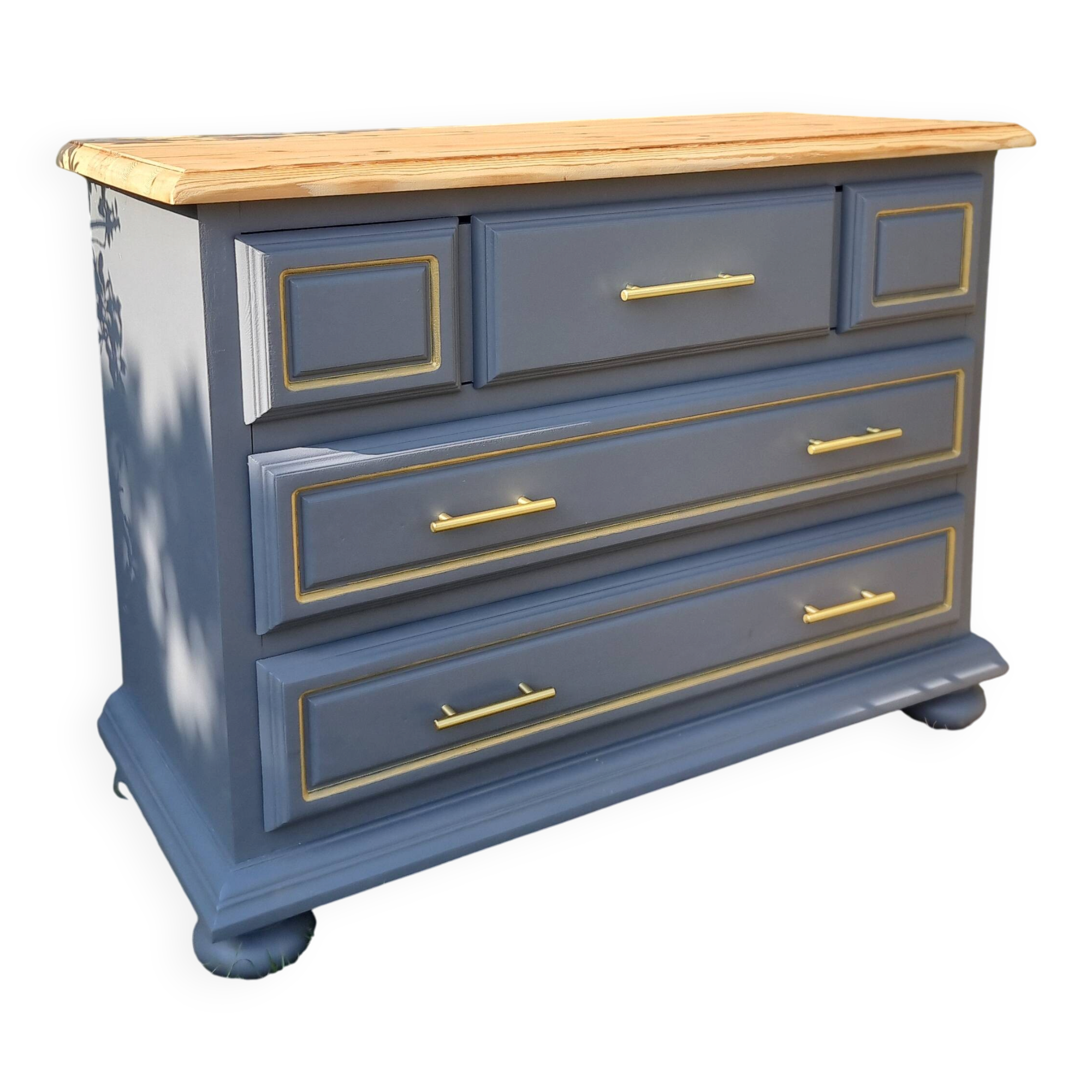 Wooden chest of drawers