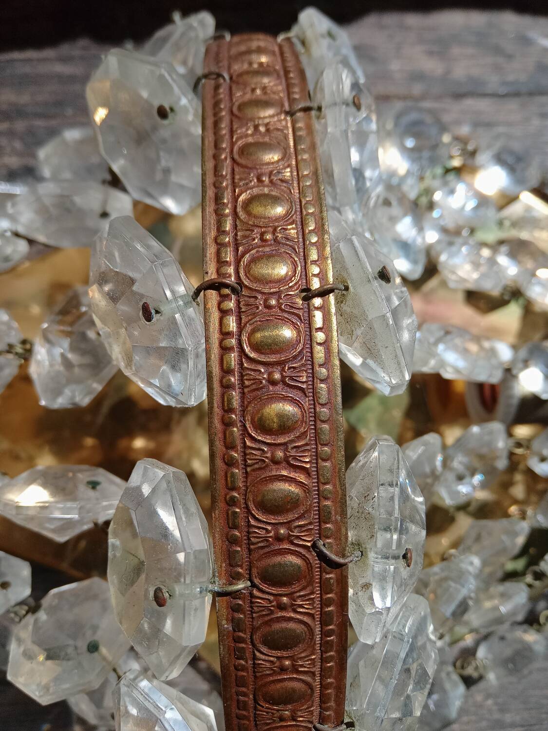 Balloon wall lamp with tassels