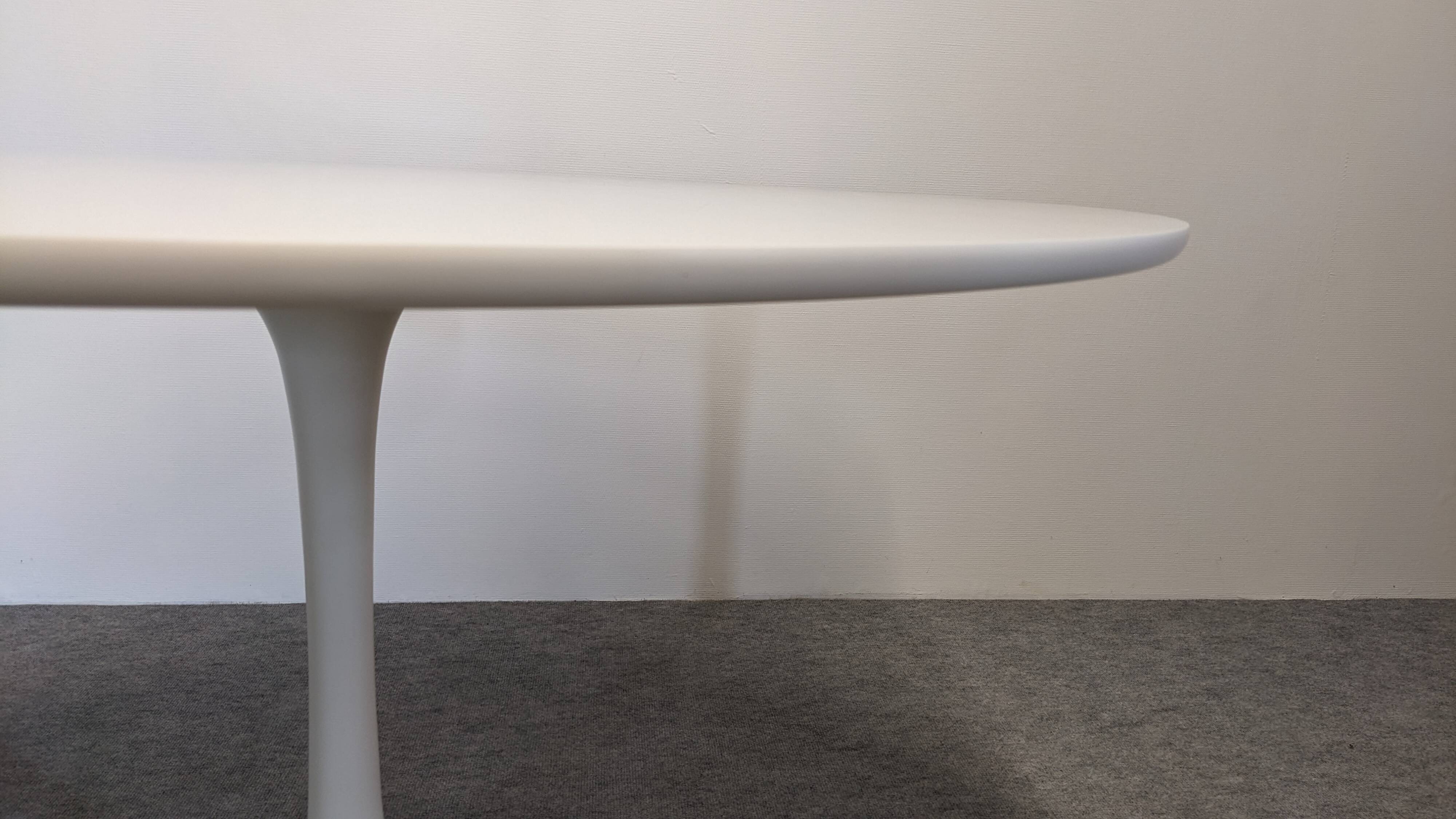 Space Age tulip round table by Maurice Burke for Arkana, 1960s-70s