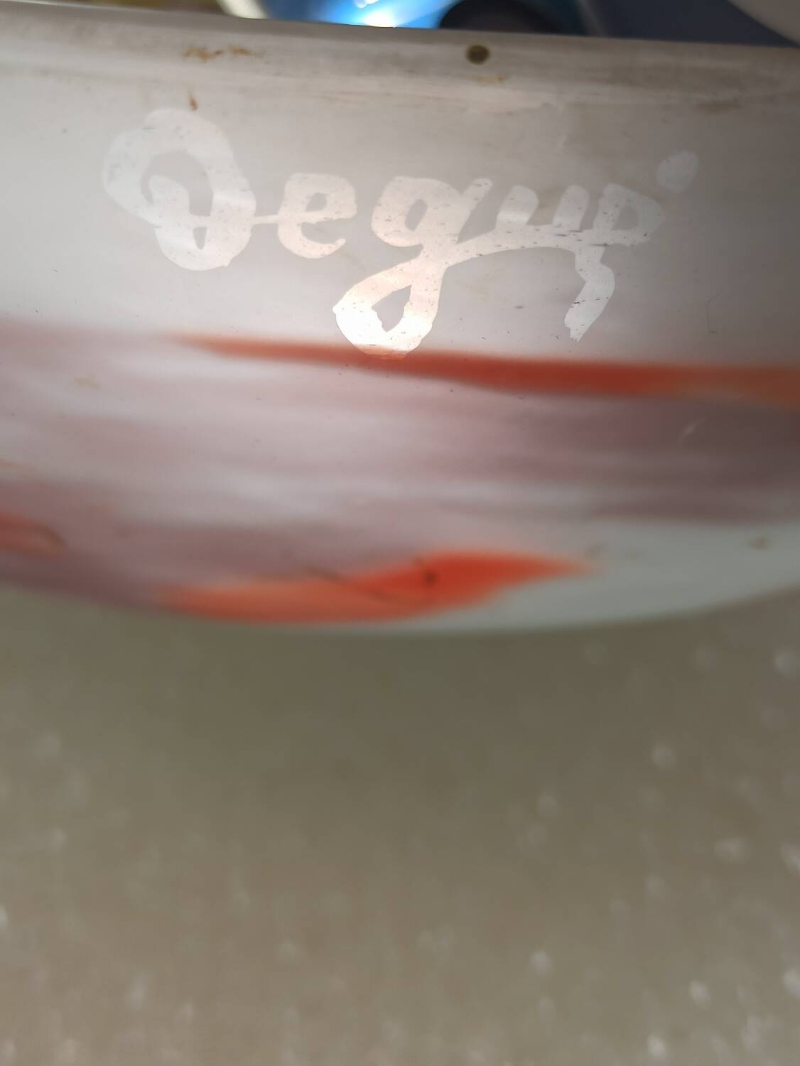 Art Deco suspension in glass paste and twisted brass chain signed Degué.