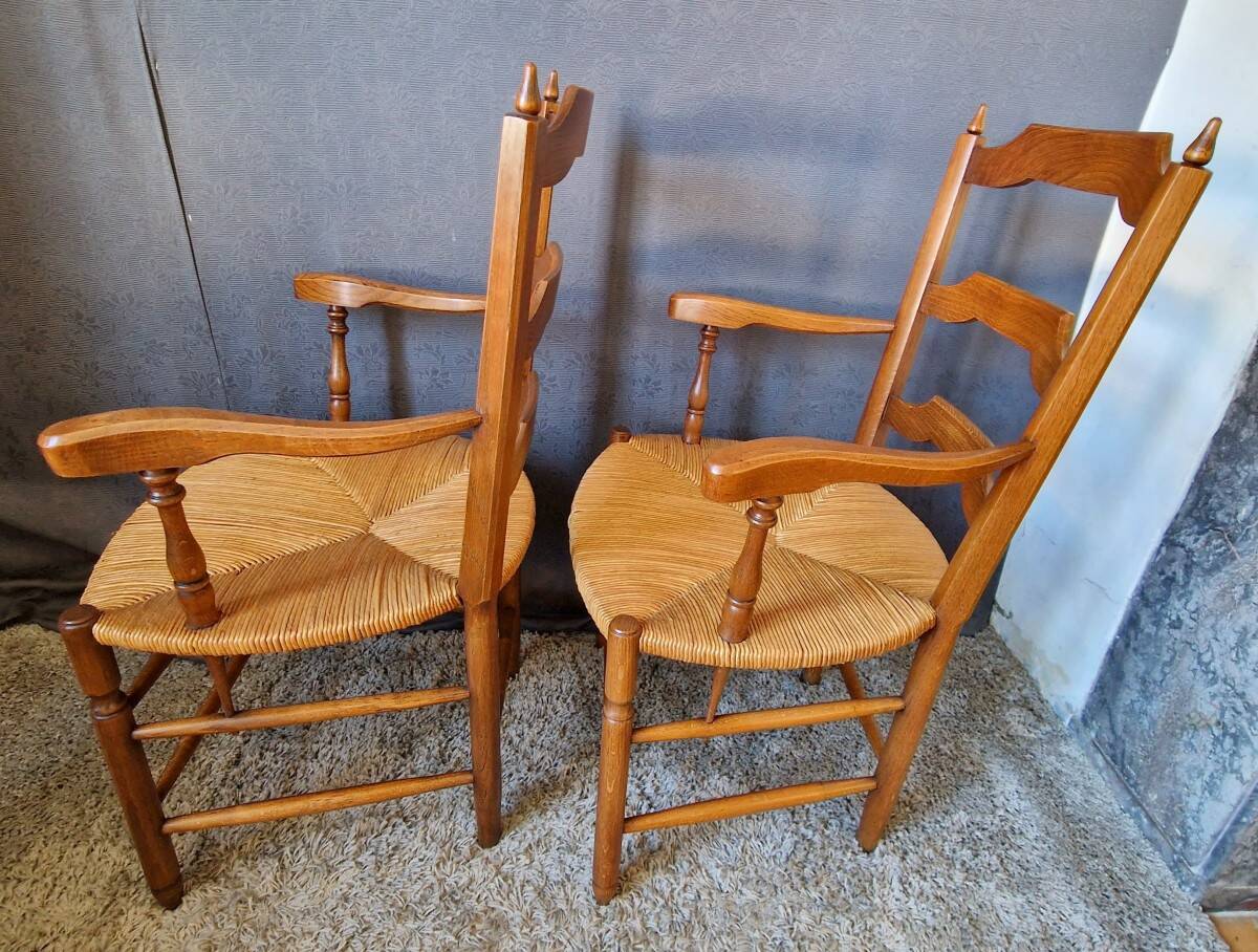 Paire de fauteuils de style provençal en chêne