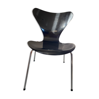 Chaise 3107 noire Arne Jacobsen