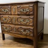 Petite Commode  Dite " Parisienne " En Noyer Et Hêtre .